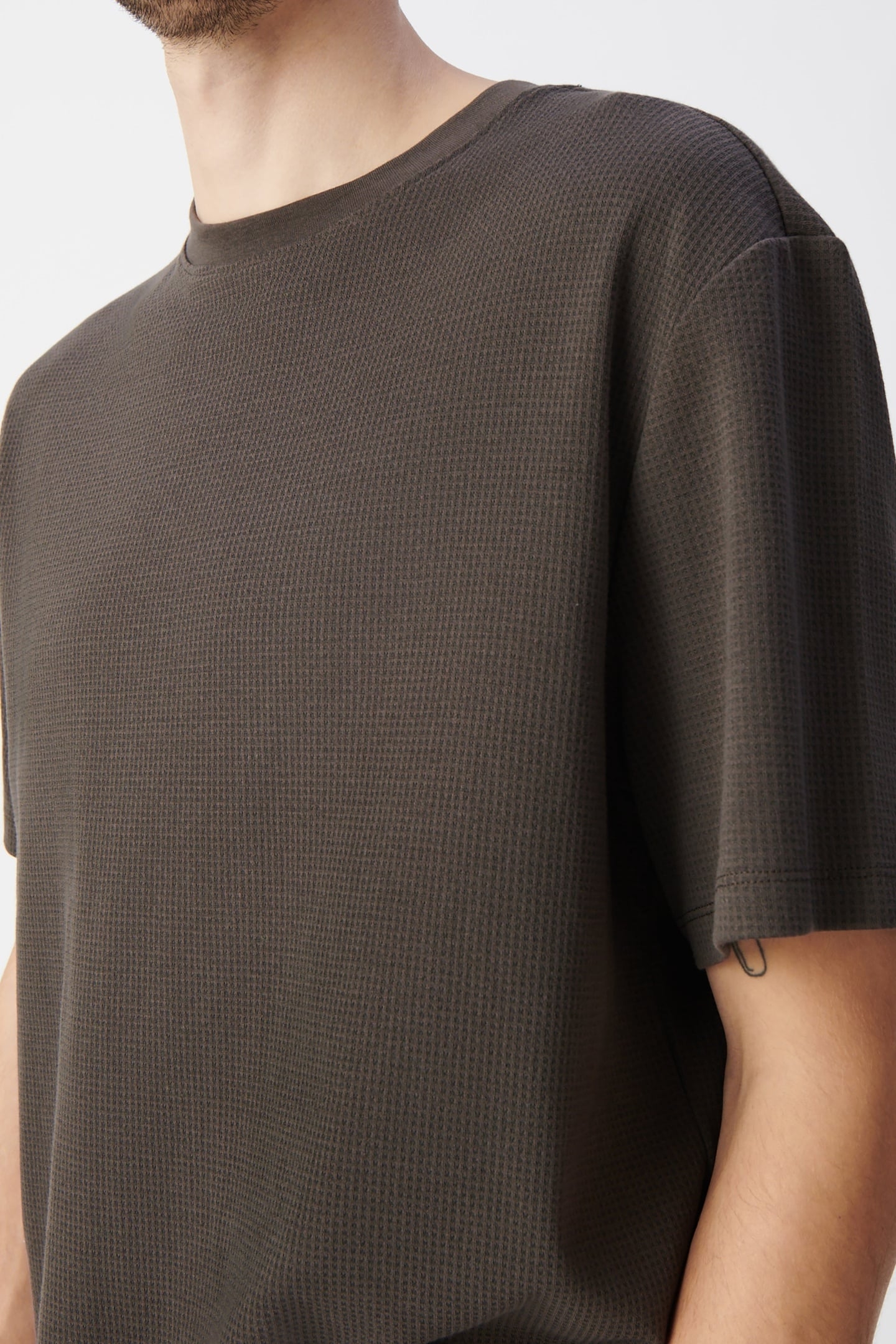 KHAKI ORGANIC COTTON T-SHIRT WITH MESH TEXTURE 5