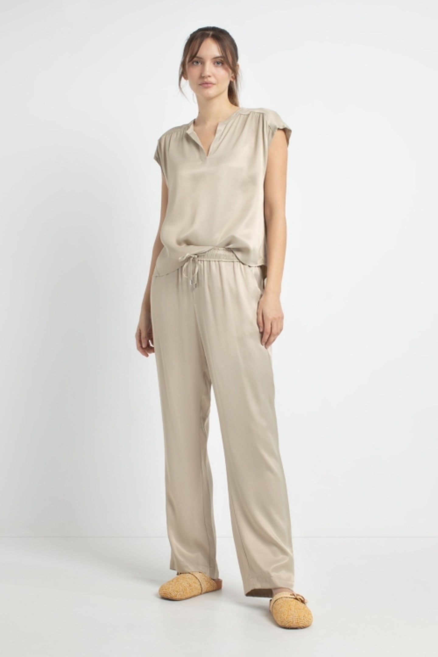 JAIMY BLOUSE LIGHT OLIVE 2