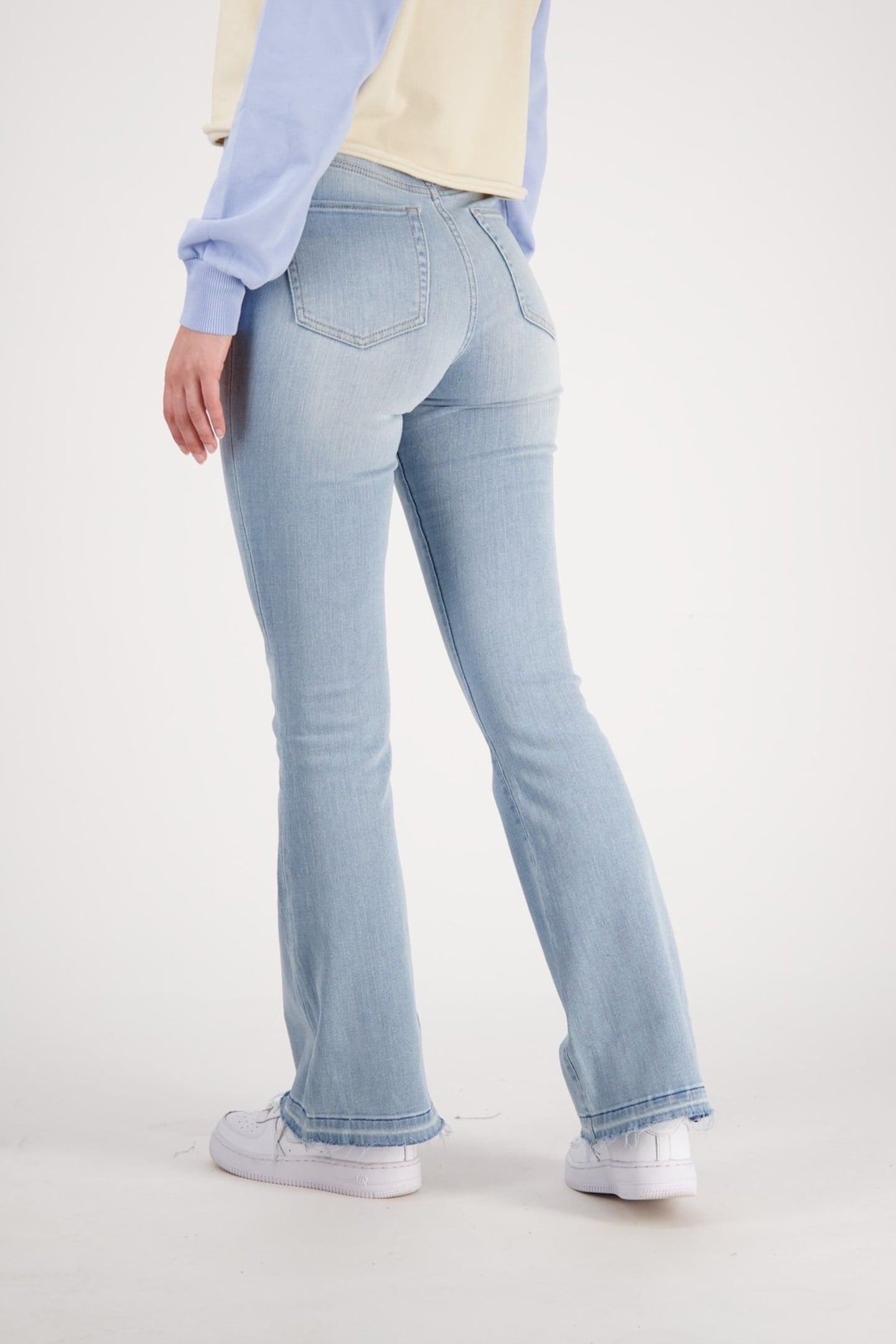 SUNRISE FLARE JEANS LIGHT BLUE STONE 4