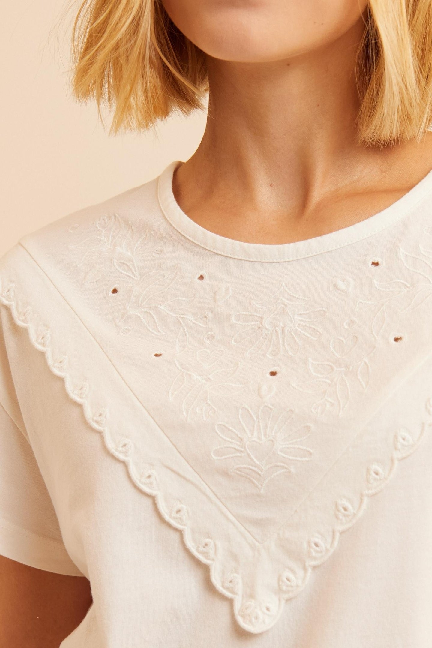 WHITE FLORAL EMBROIDERY T-SHIRT ECRU 4