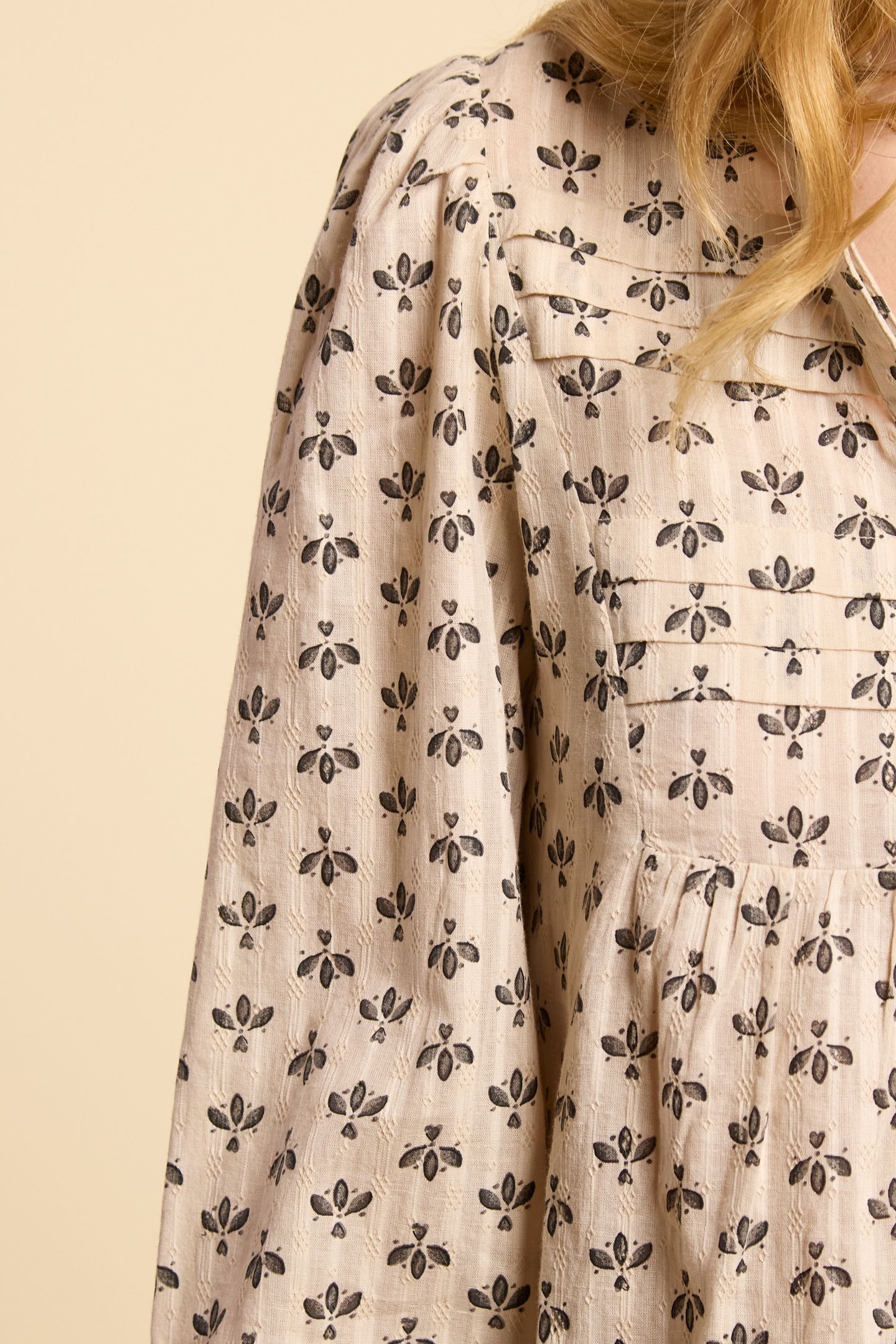 OFF-WHITE BLOUSE WITH BLACK PETAL PRINT OFF-WHITE 6