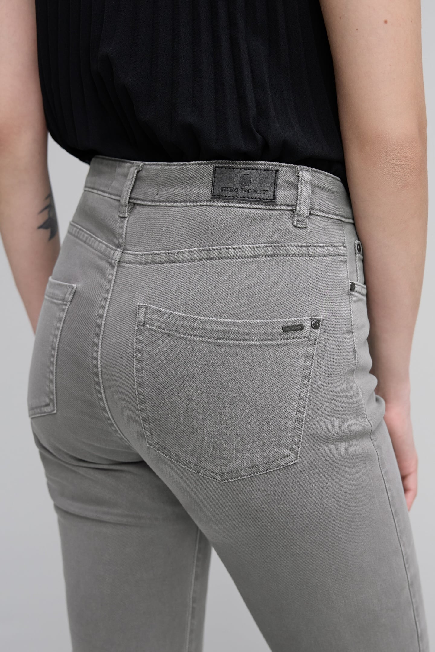 WATERLESS GREY STRAIGHT JEANS BUTTONED WITH FRAGÉ BOTTOMS 5
