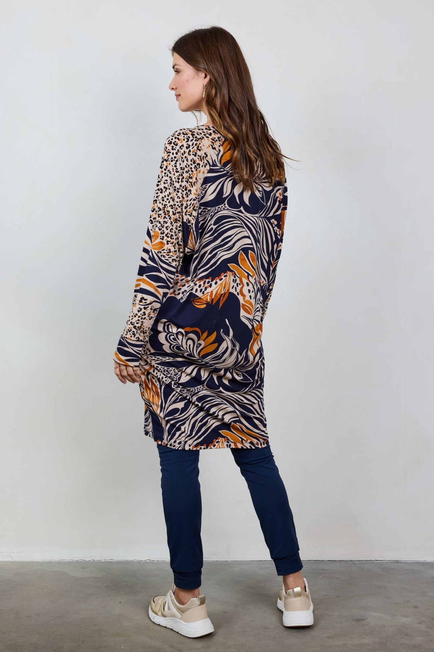 COMFY LOOSE DRESS IN DARKBLUE WITH WILDFLOWER PRINT 4