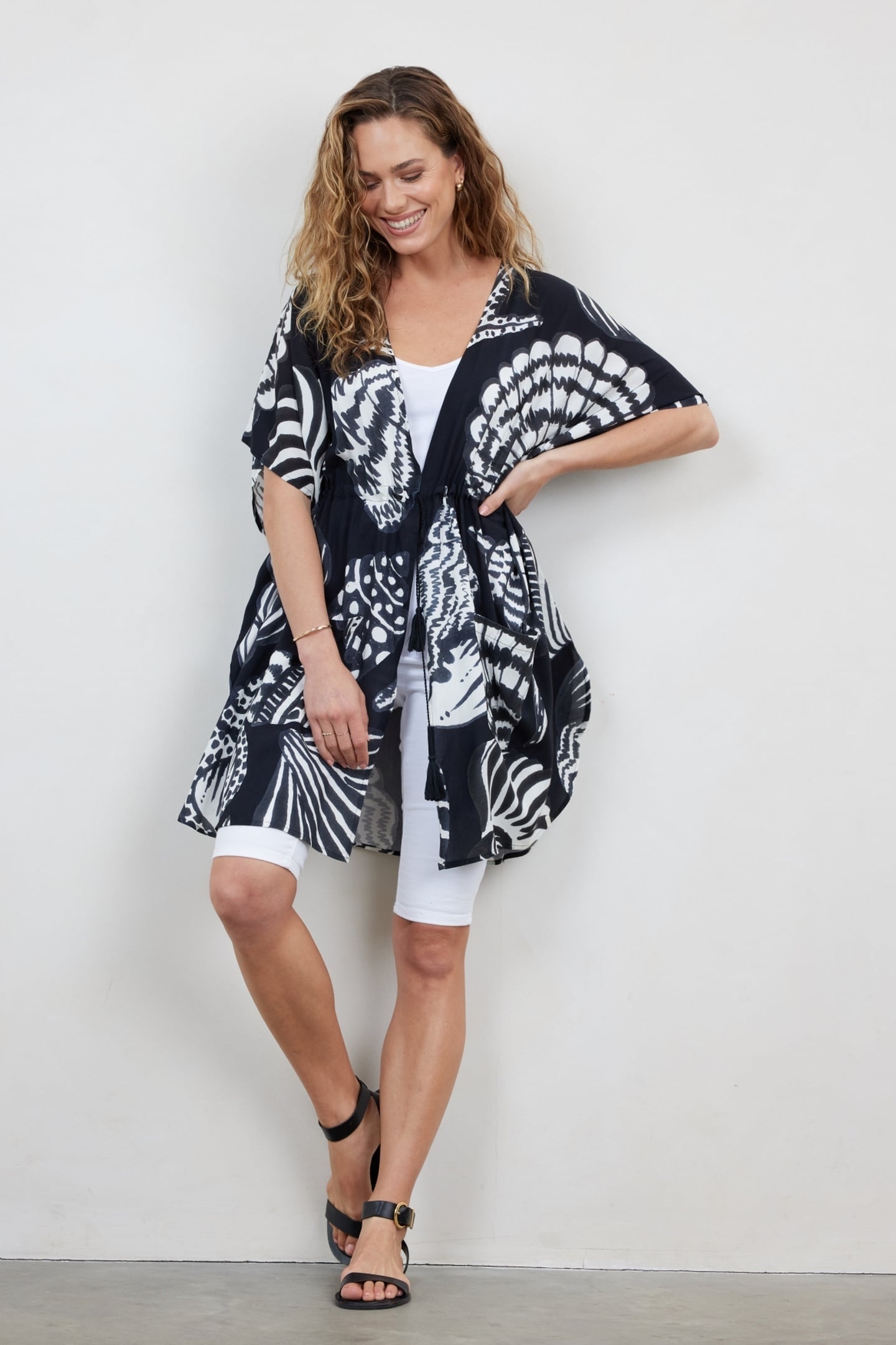 KAFTAN YASSINA IN BLACK WITH SHELL SYMPHONY XXL PRINT 2