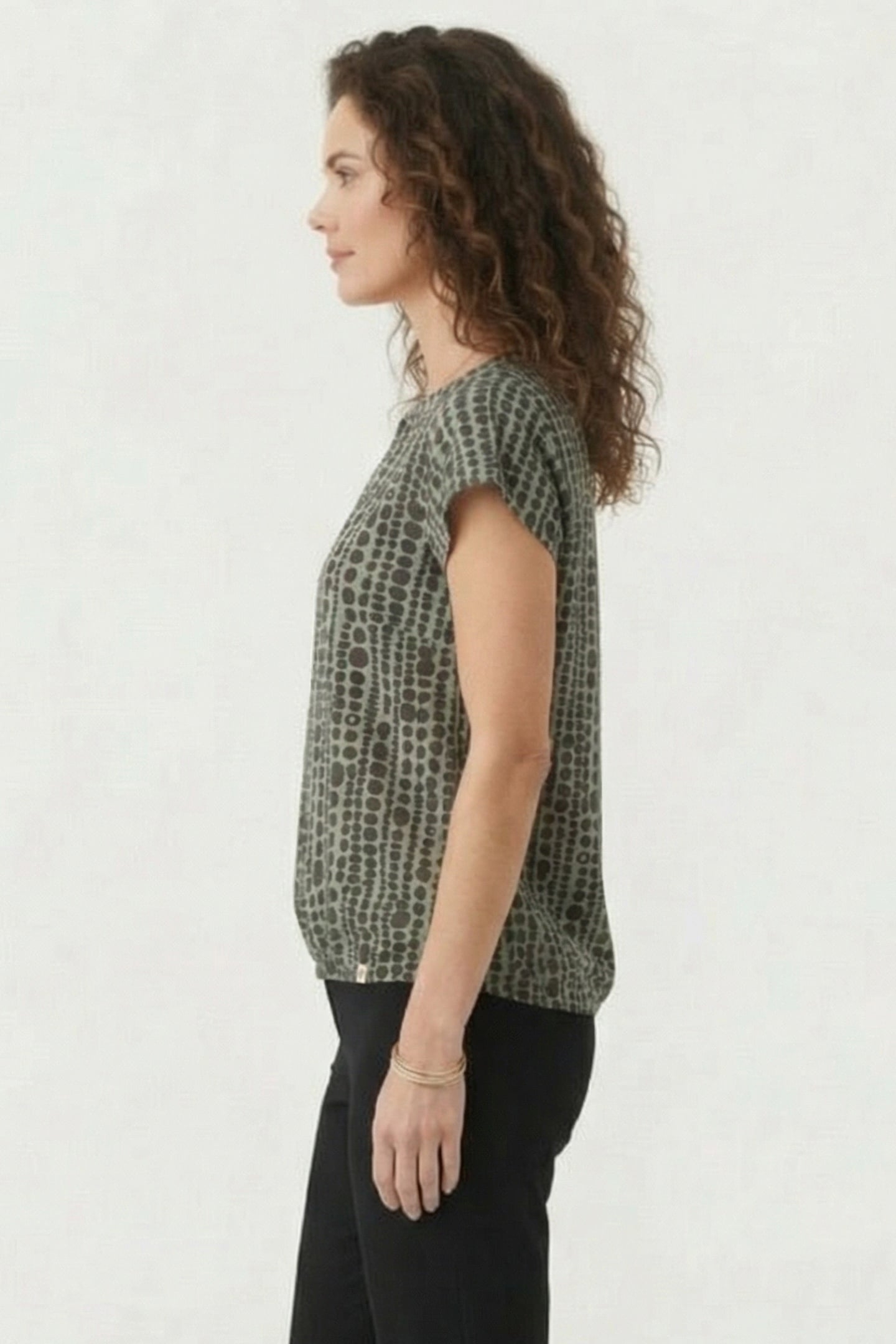 BLOUSE FLARE IN GRANITE GREEN WITH DOTS IS A ROW PRINT 3