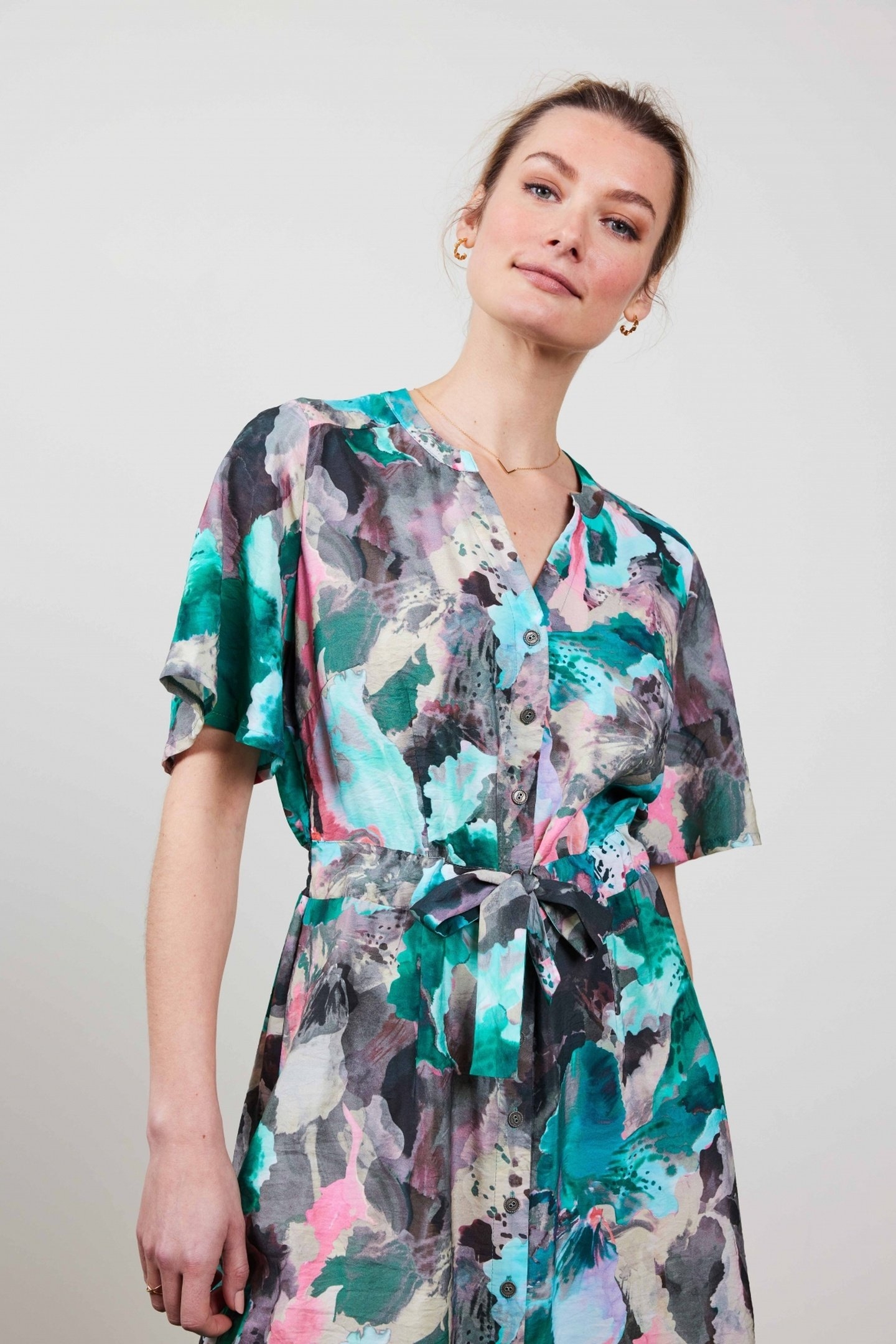 DRESS NOVA IN LIGHT GREY WITH DREAMSCAPE PRINT 3