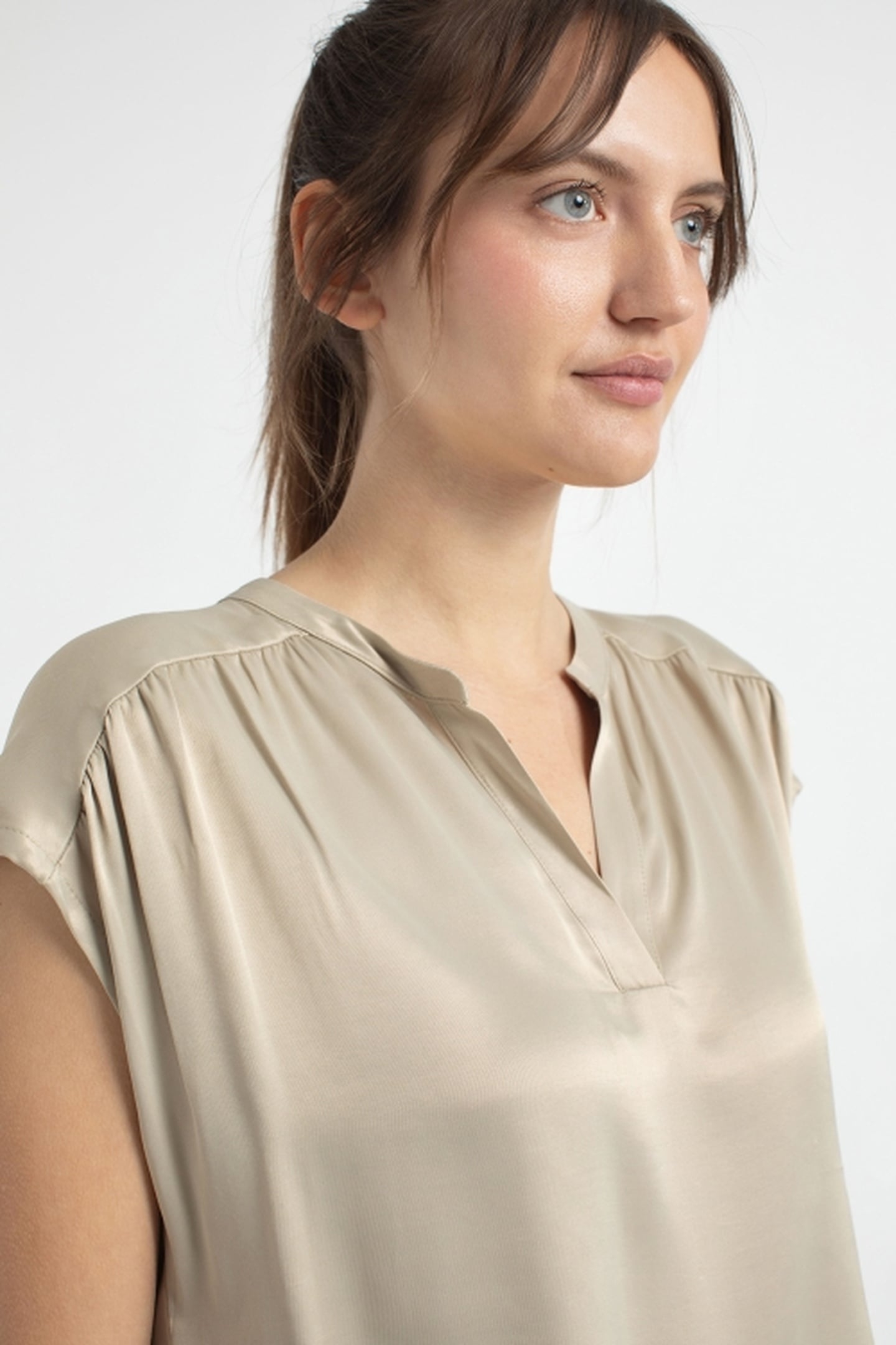 JAIMY BLOUSE LIGHT OLIVE 4