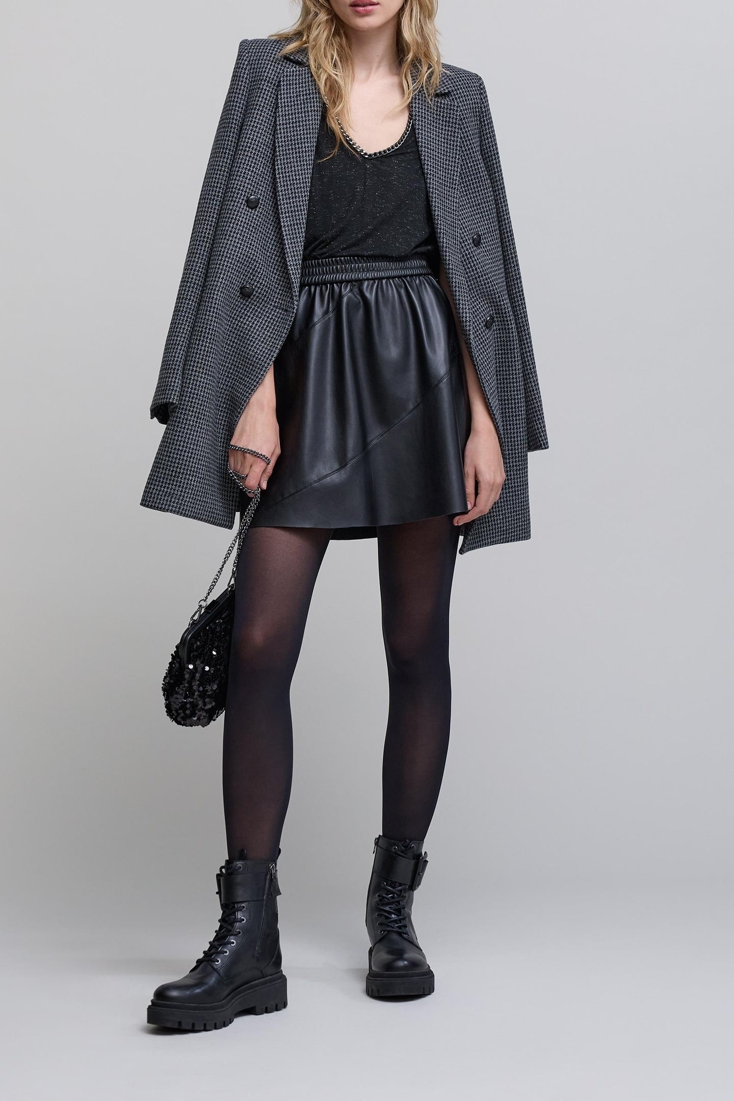 BLACK LUREX CHAIN V-NECK T-SHIRT 3