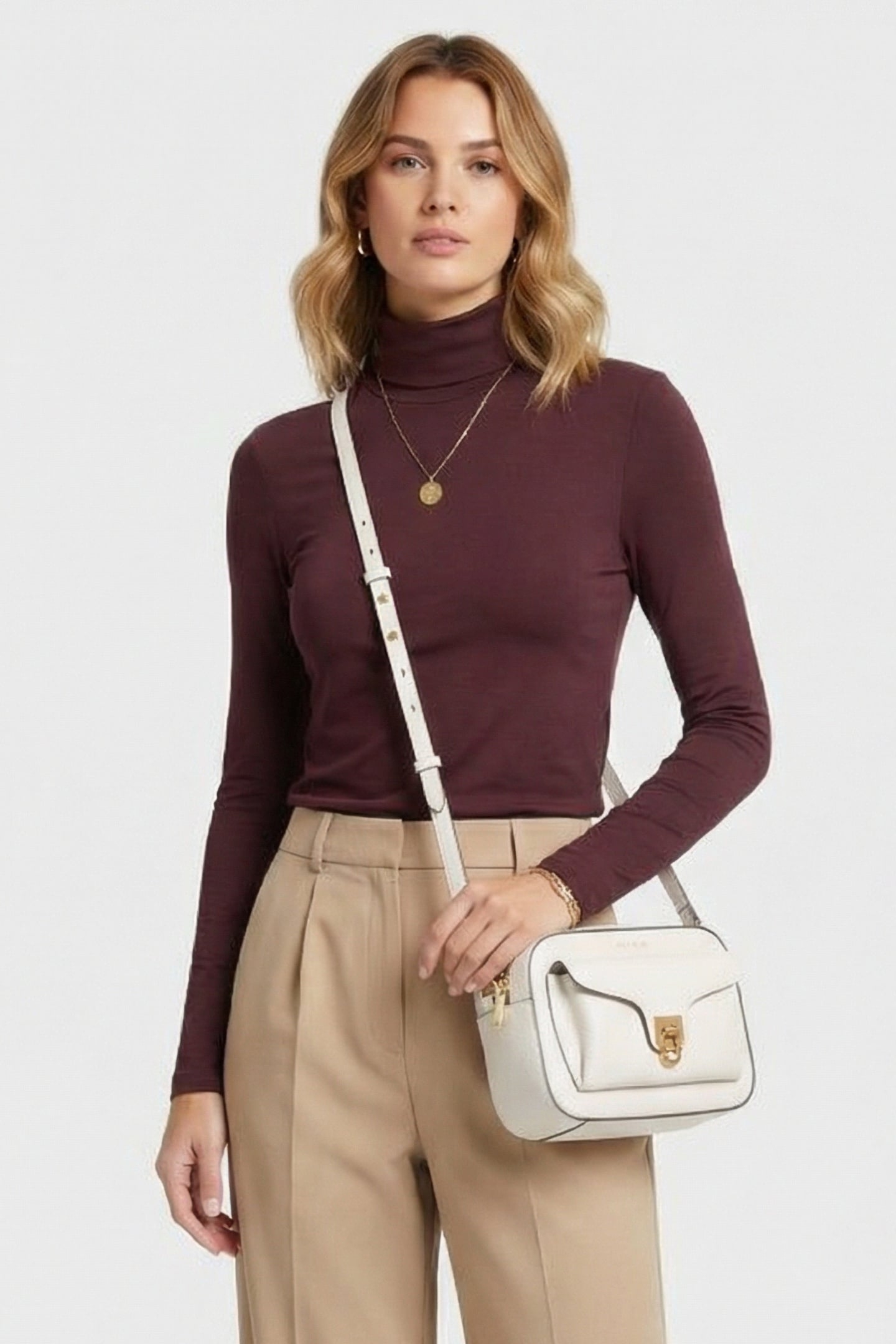 LEATHER CAMERA CROSS BODY BAG IN WHITE 1