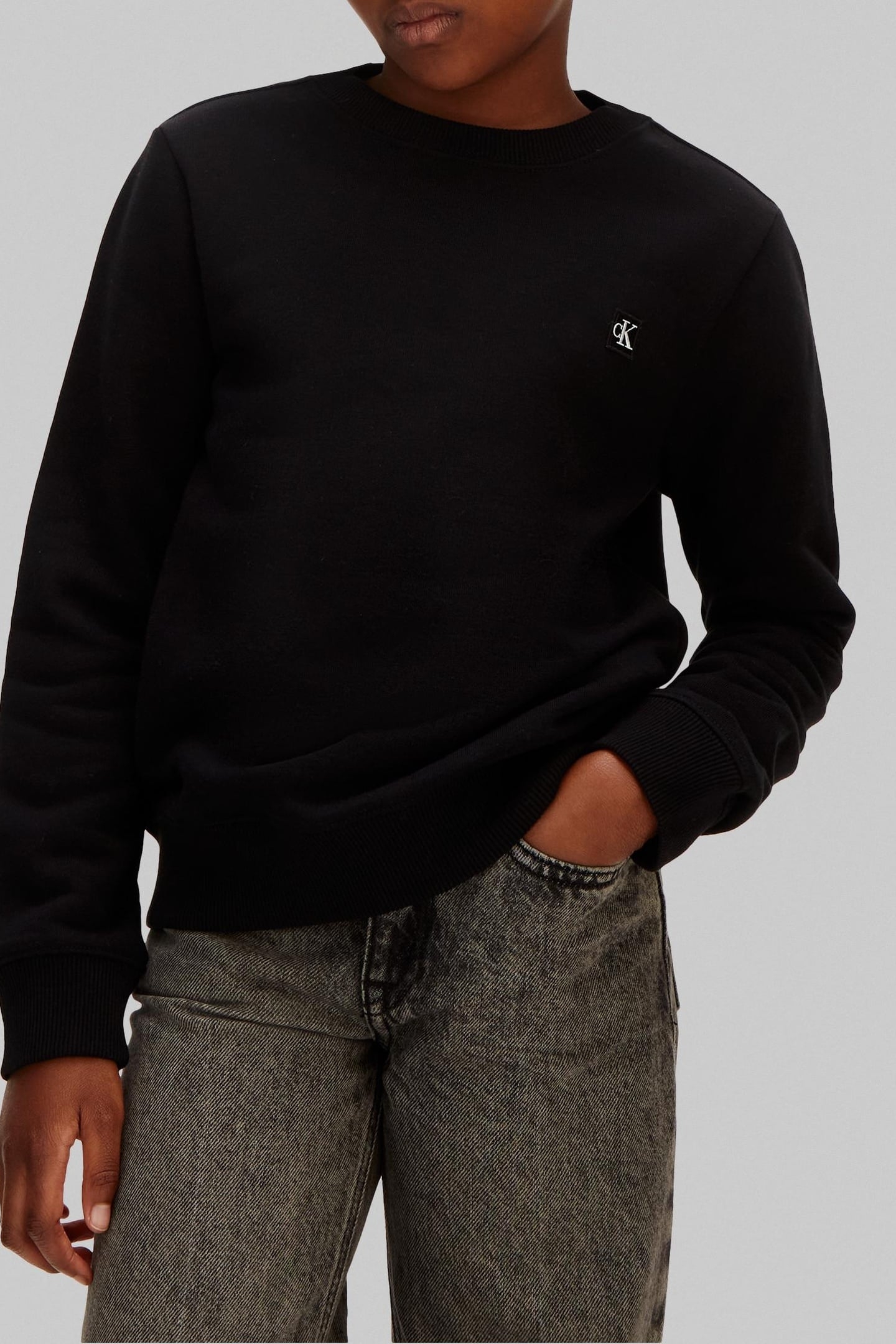 UNISEX MINI BADGE REGULAR SWEATER BLACK 3