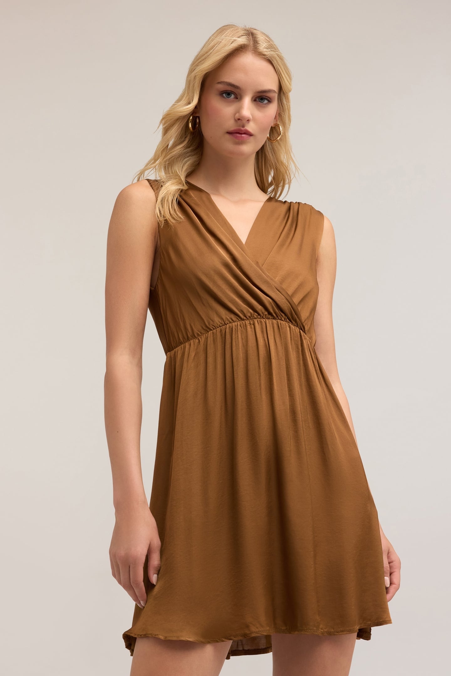 SHORT SATIN DRESS BROWN 3