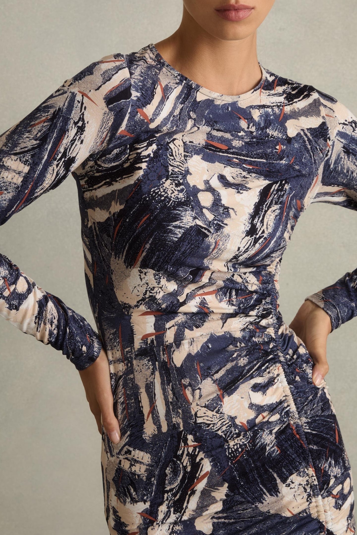 RUCHED PRINT MIDI NAVY/NEUTRAL 4