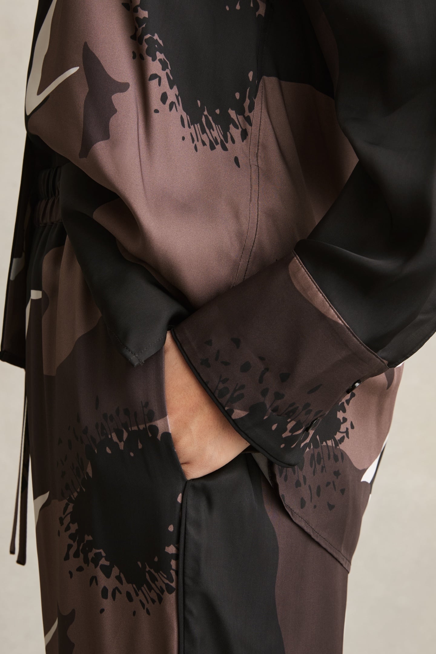 FLORAL PRINT TOP BLACK/BROWN 5