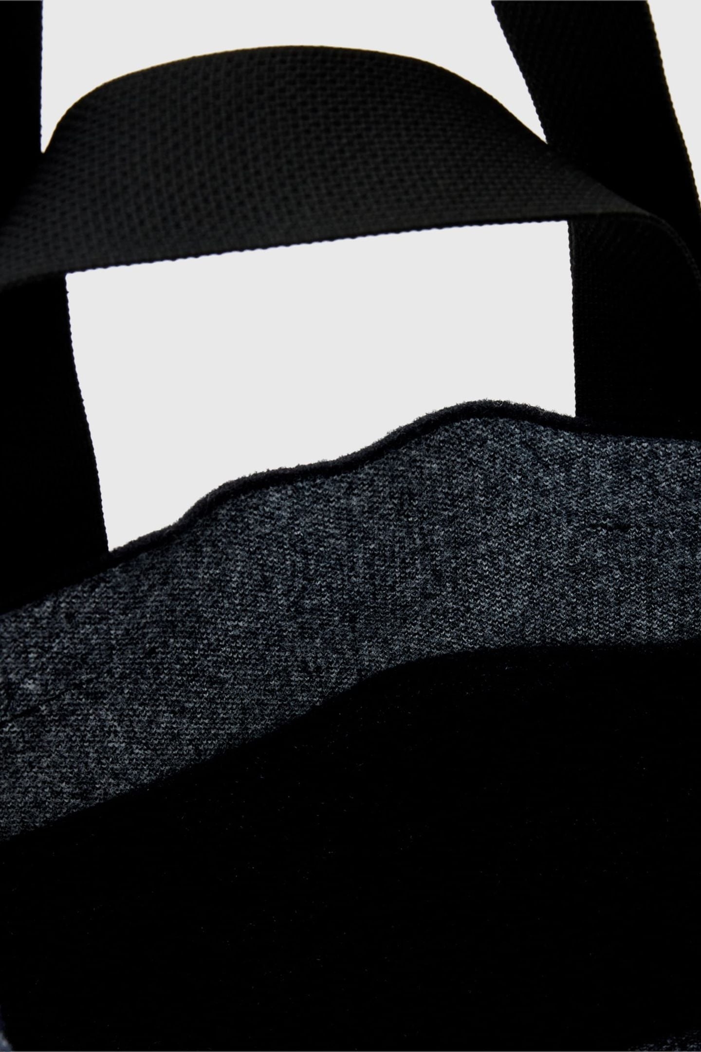 IZZY PUNK E/W TOTE BLACK 8