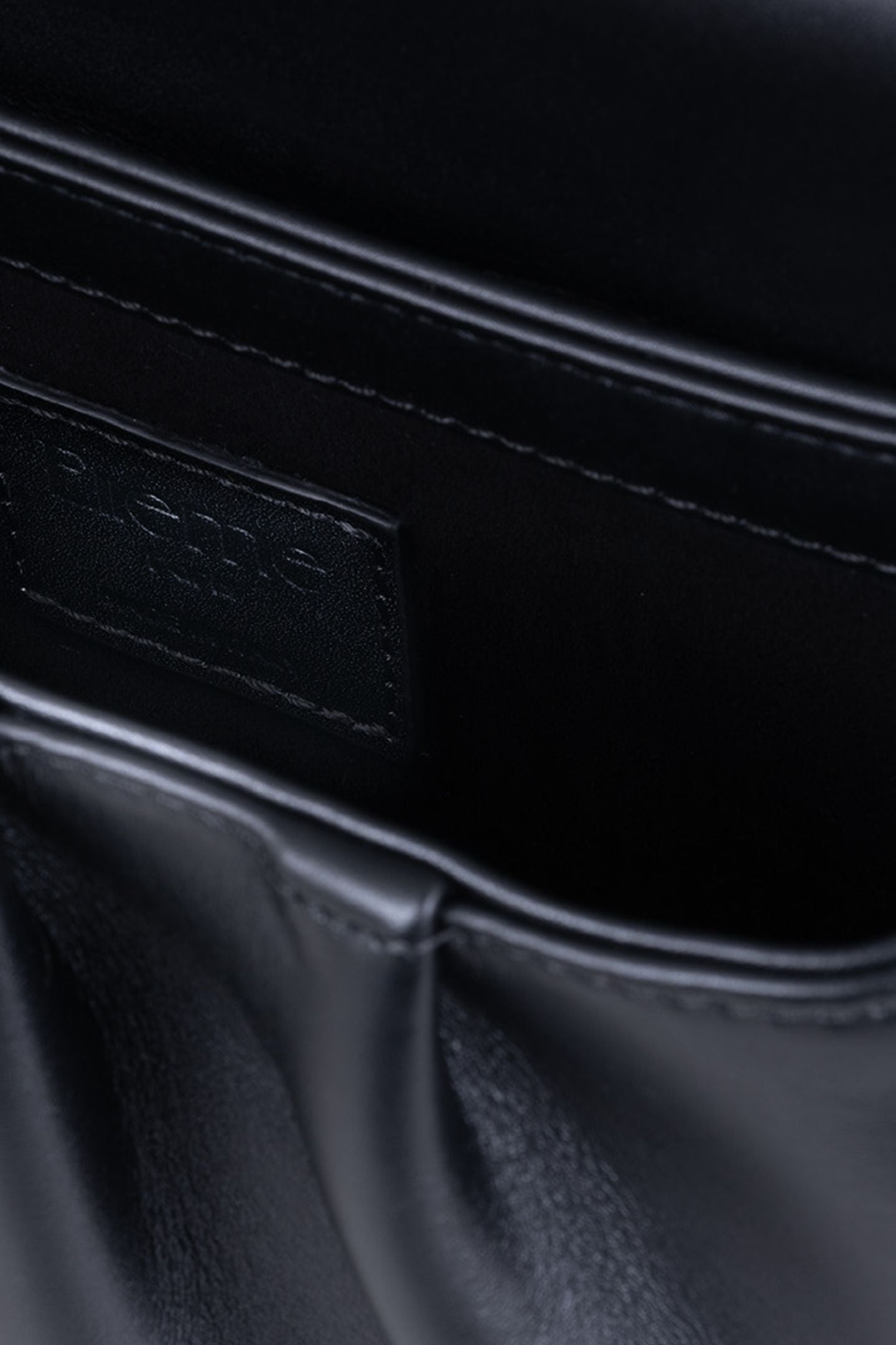 DIMPLE FLAP LEATHER BLACK 4