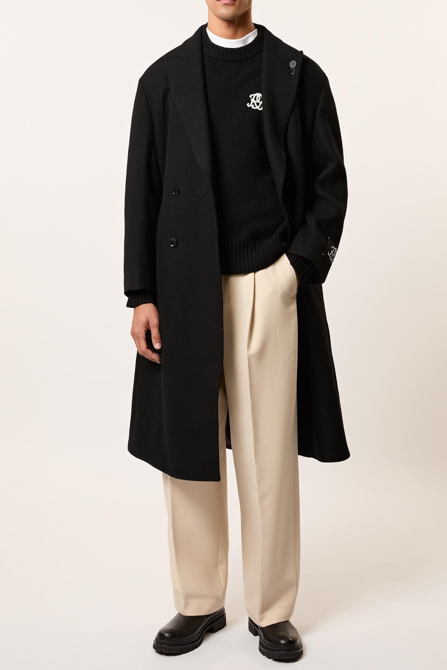 LS MOTIF CREW NECK JUMPER BLACK 1