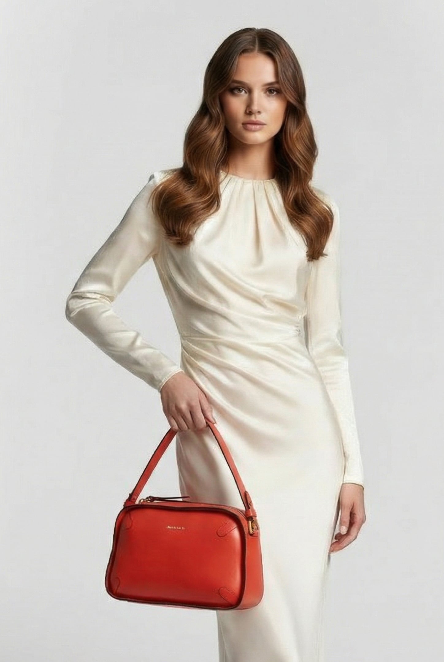 MEDIUM LEATHER SHOULDER BAG IN RED 1