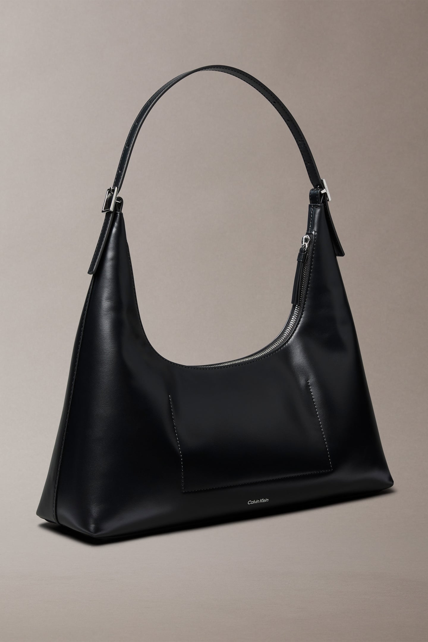 EMBLEM HARDWARE LEATHER SHOULDER BAG BLACK 2