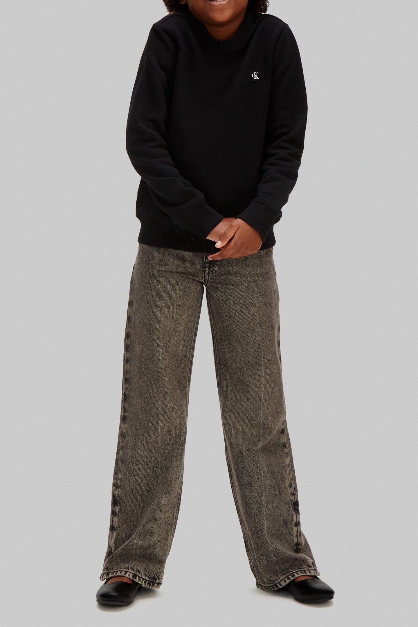 UNISEX MINI BADGE REGULAR SWEATER BLACK 2