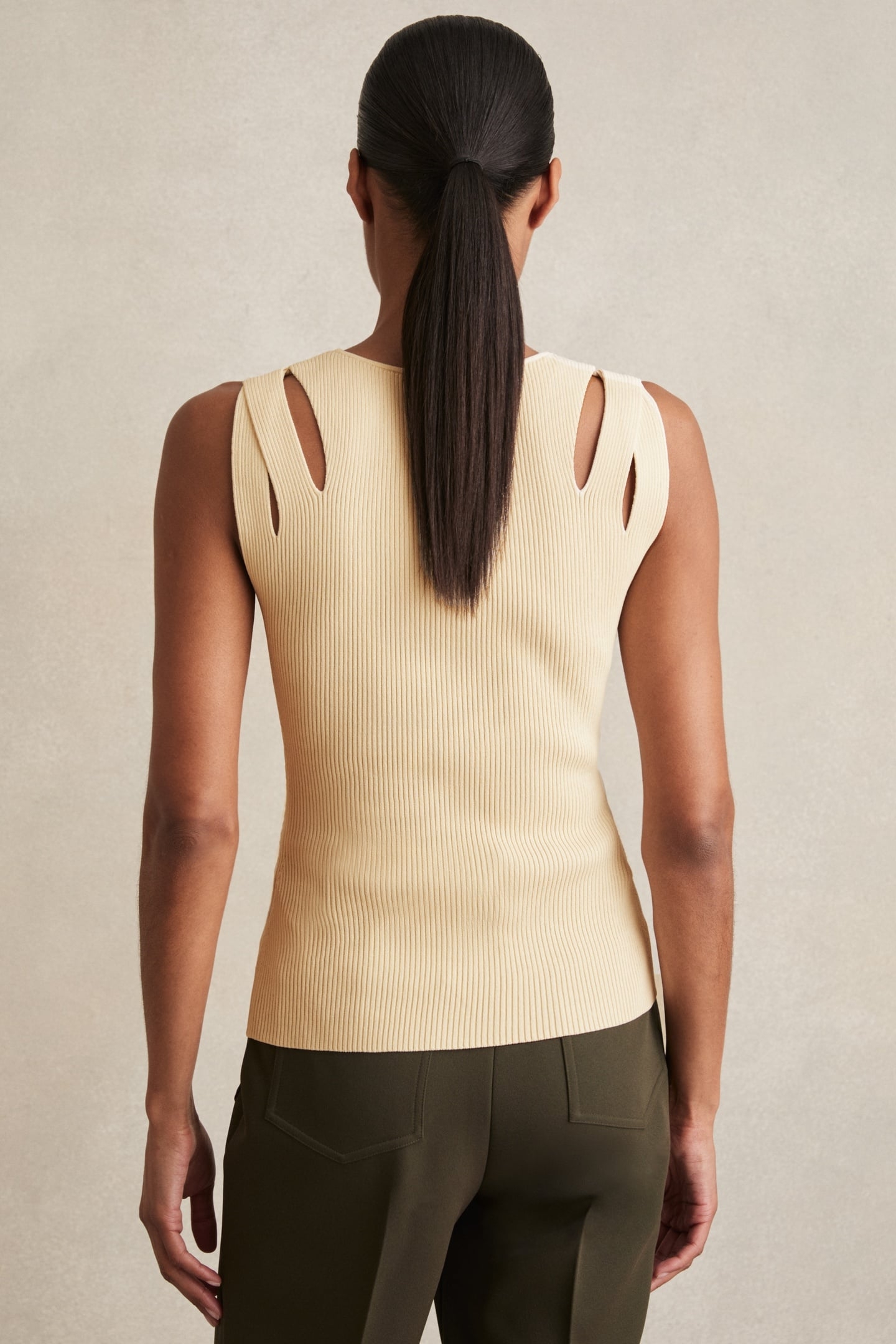 CUT OUT VEST CREAM 3