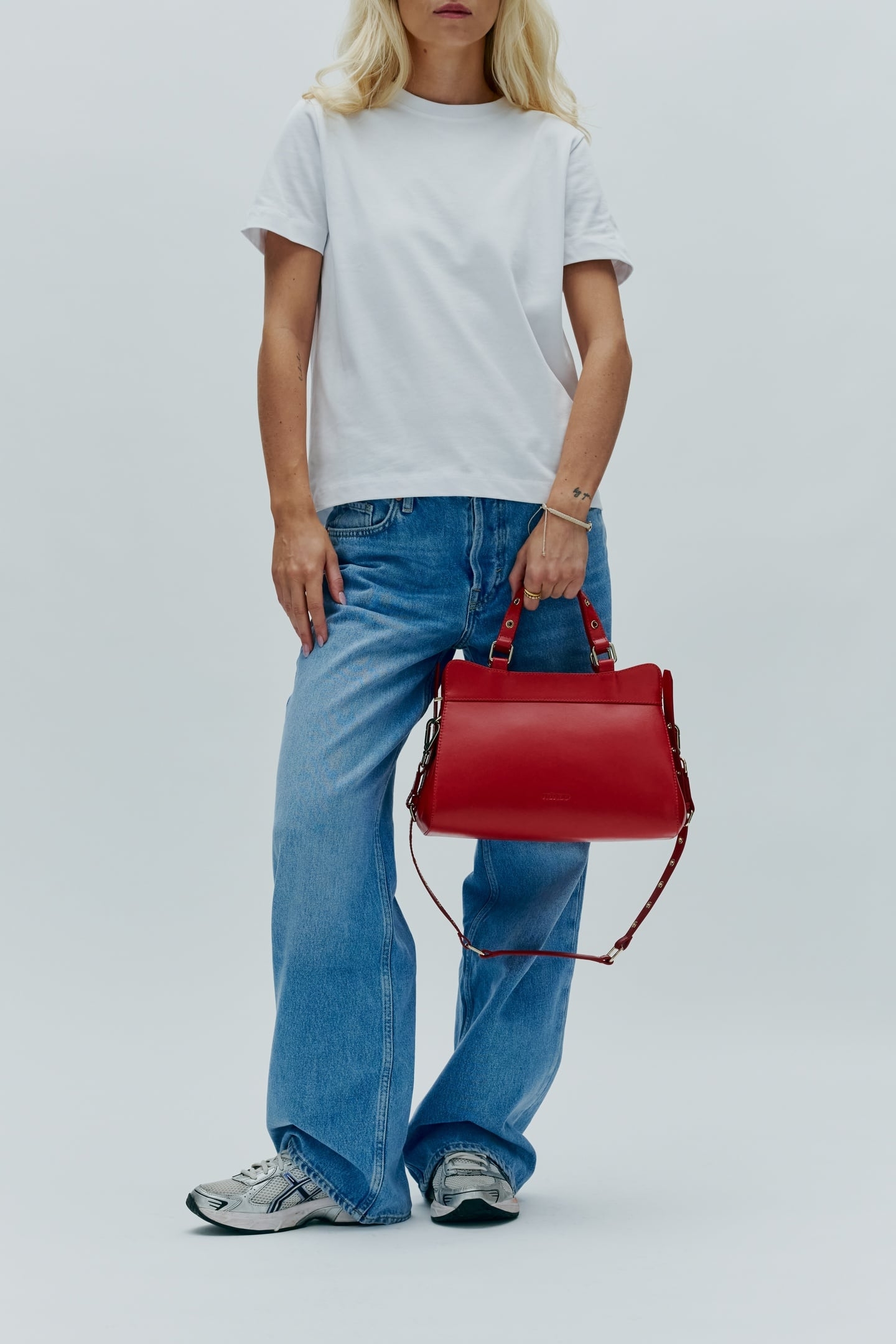 CHER 2 FLORENCE BRIGHT RED W. GOLD 1