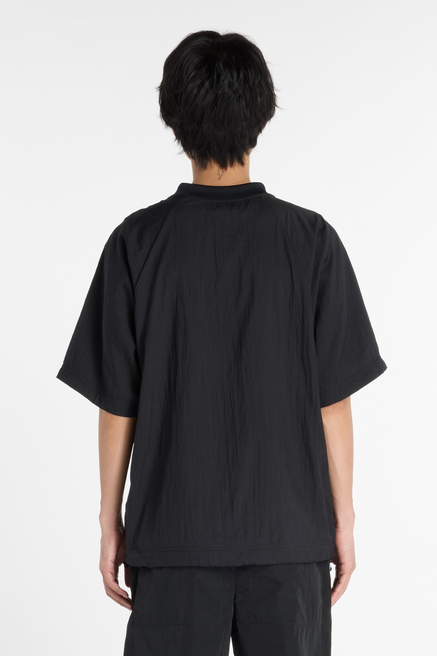 NB GREY WOVEN T-SHIRT BLACK 2