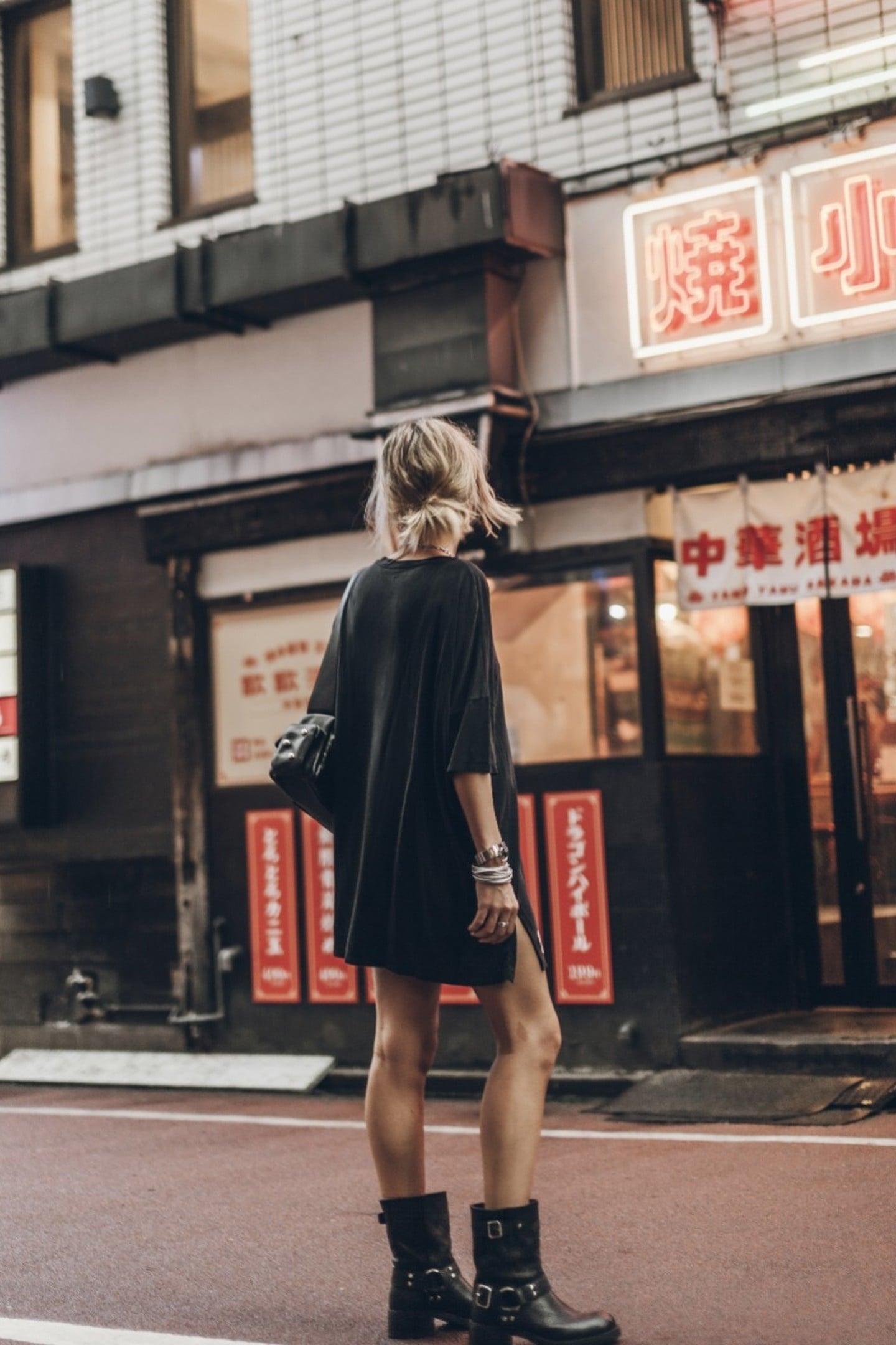 THE DARK SHORT LOOSE T-SHIRT DRESS BLACK 2