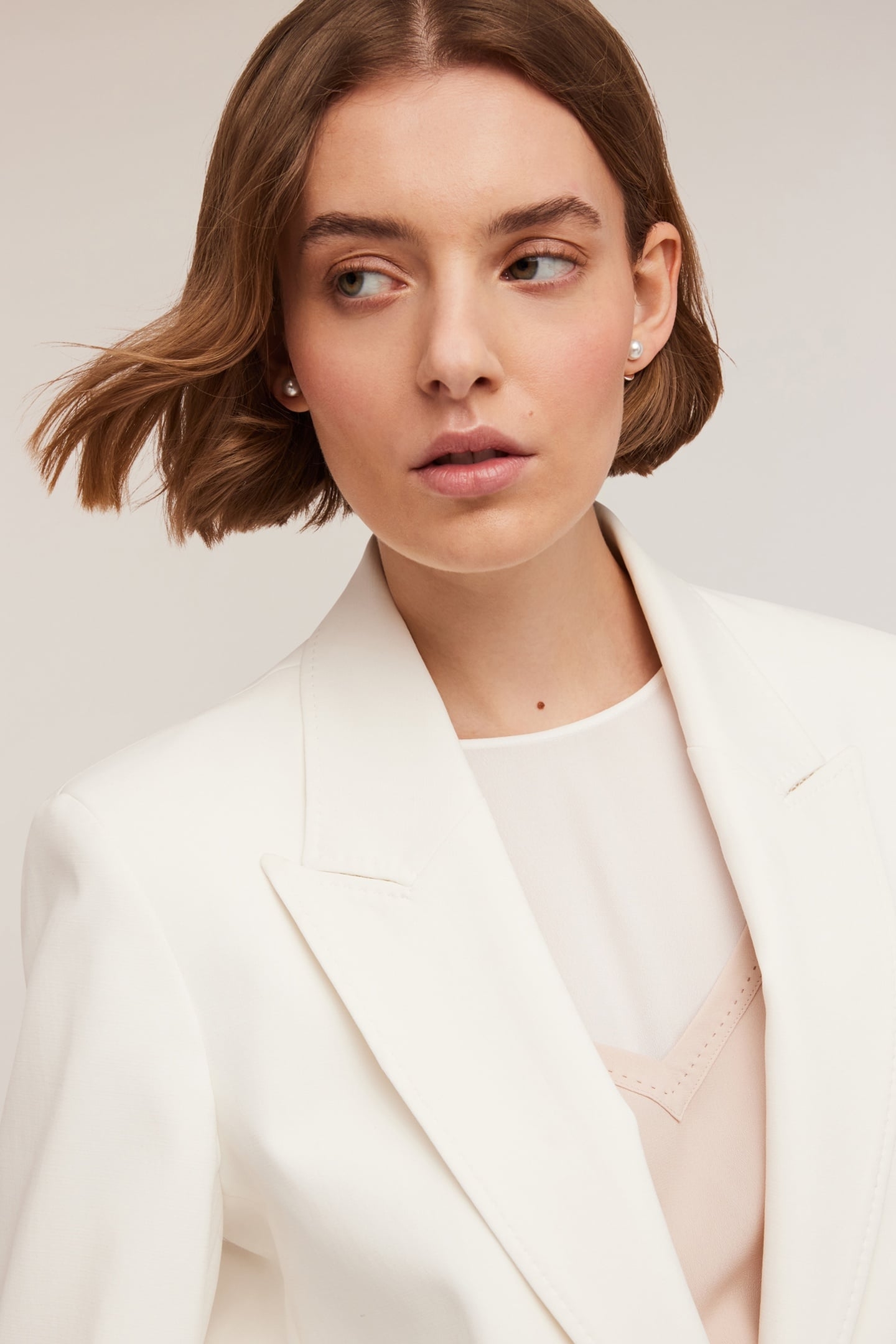 TAILORED SHORT BLAZER WHITE 3