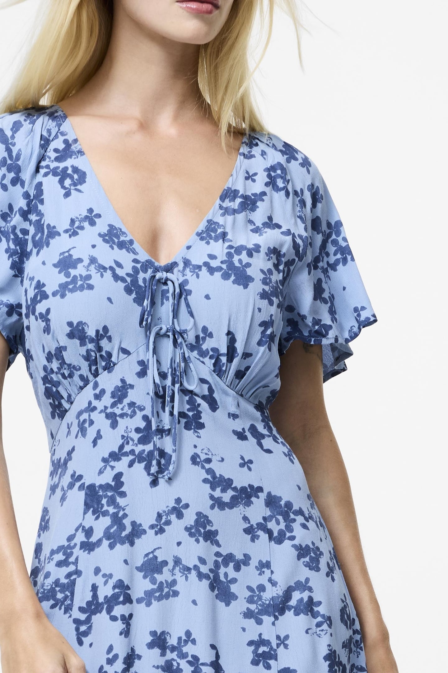 ISLA LIZZIE CREPE S/S V NK DRE BLUE MULTI 4