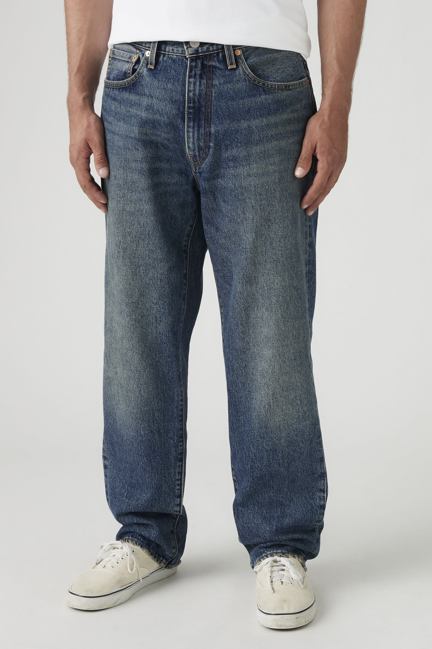 568™ LOOSE STRAIGHT JEANS 2