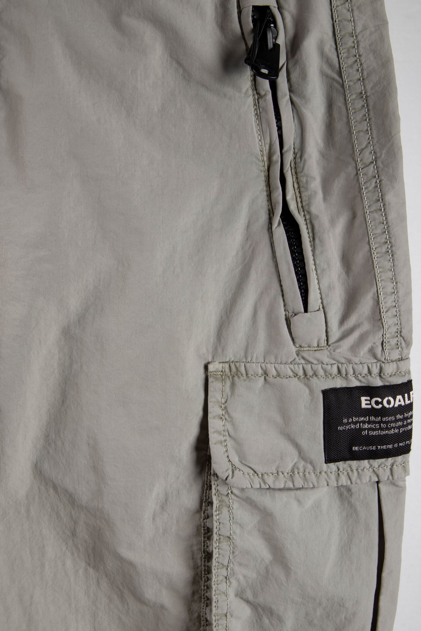 ALISTEALF CARGO SHORTS KHAKI 4