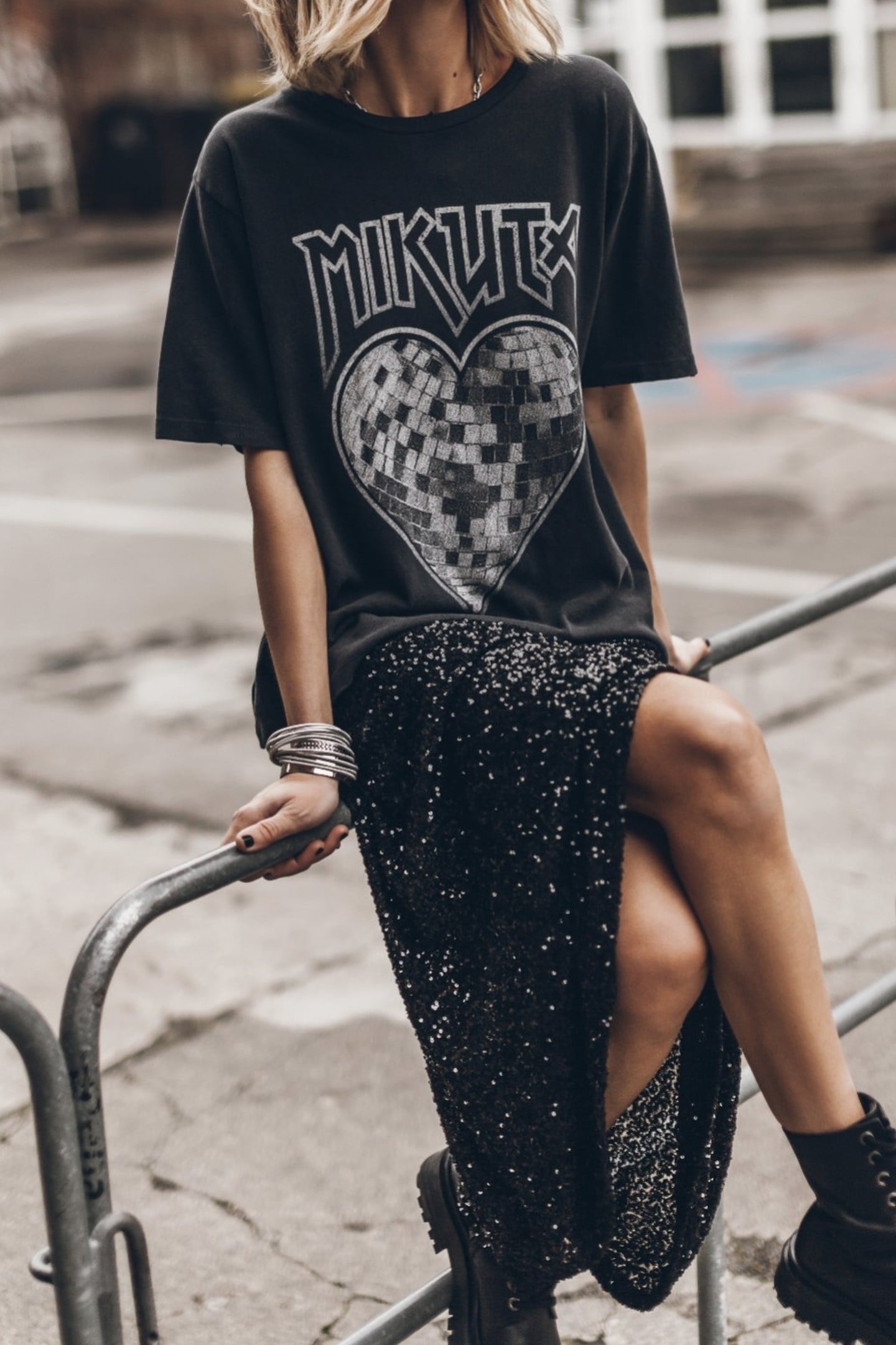 THE DARK DISCO HEART VINTAGE T-SHIRT BLACK 1