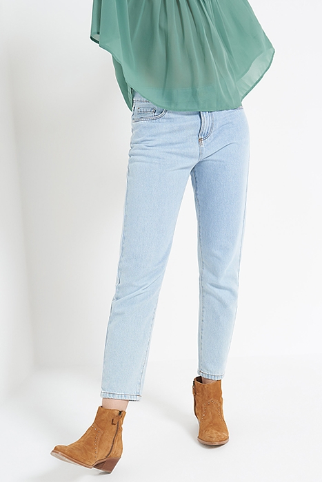 JEAN BOYFIT BLEACHED CROPPED BLEACH 4