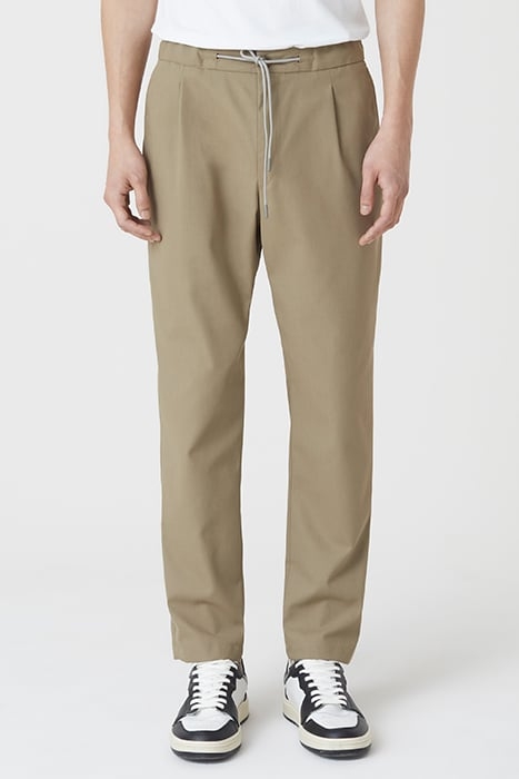 CLOSED MEN VIGO TAPERED PANTS AFRICAN SAND 1