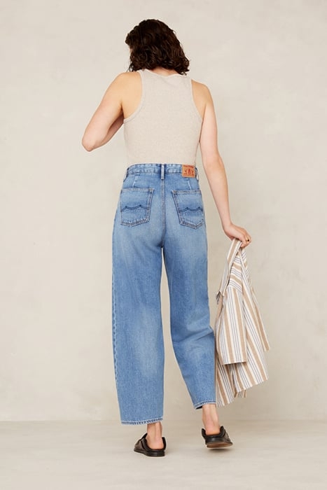 LEILA CROPPED CLEAN MID VINTAGE 2