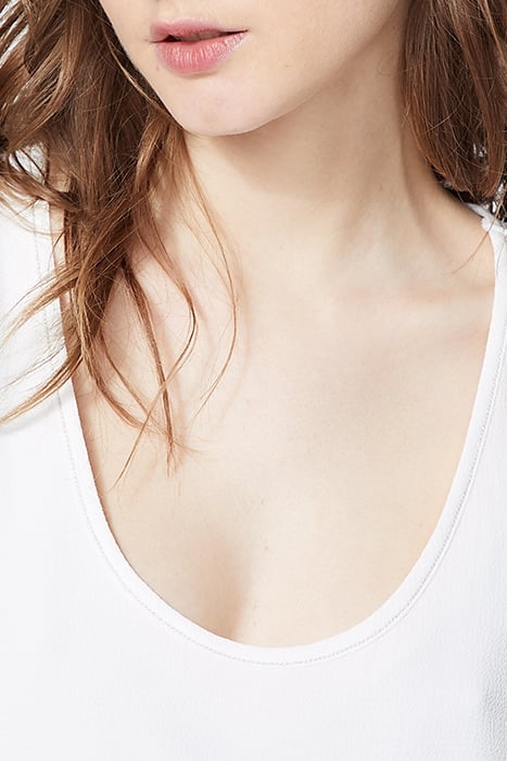 SILVER TOPSTITCHED CRÊPE SLEEVELESS TOP 5