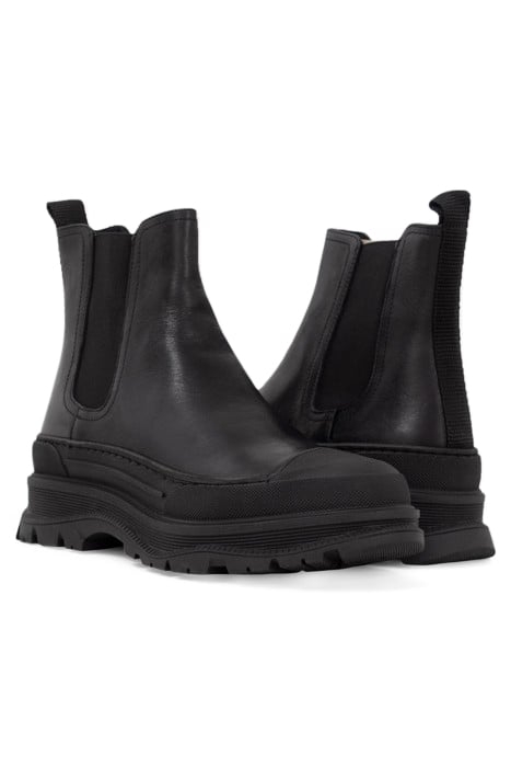 BLACK LEATHER CHELSEA BOOTS WITH LUGGED SOLE 5