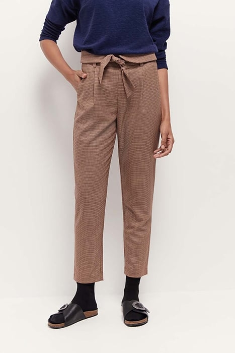 PEARL - HOUNDSTOOTH BELTED MAHOGANY NEO-CARROT PANTS 1