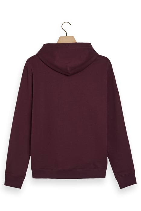 REGULAR FIT ESSENTIAL BADGE HOODIE IN ORGANIC COTTON BERRY W 5
