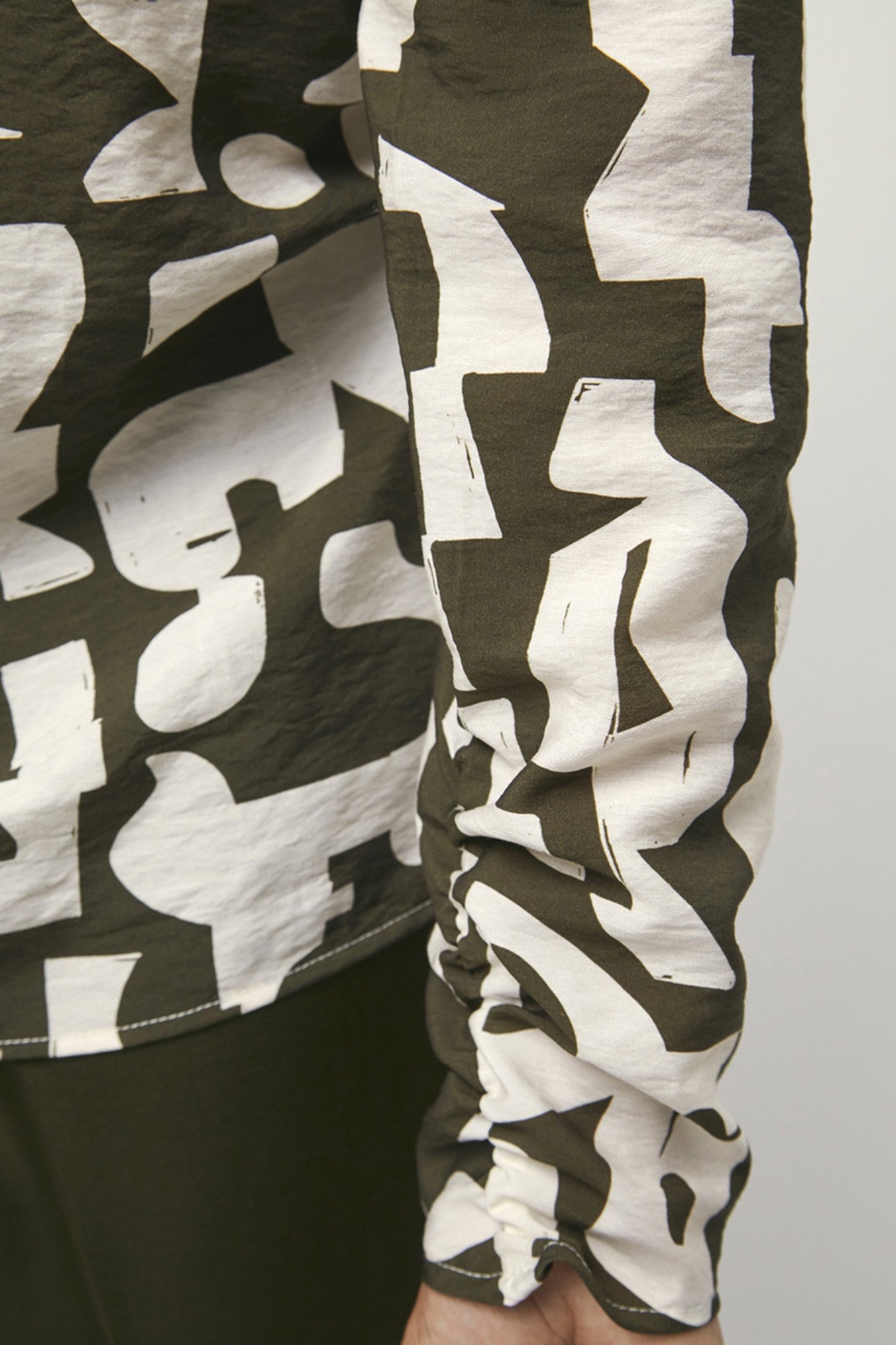 OZANE PRINTED DRAPEY BLOUSE JUNGLE LEAF 4