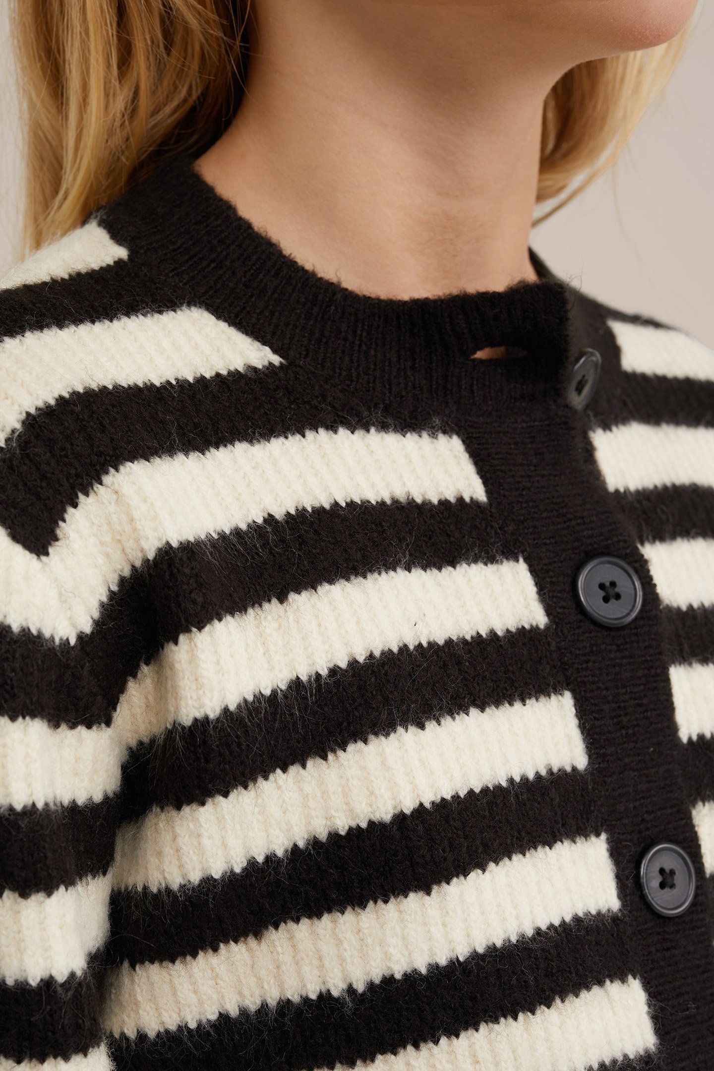 KNITTED CARDIGAN BLACK 5