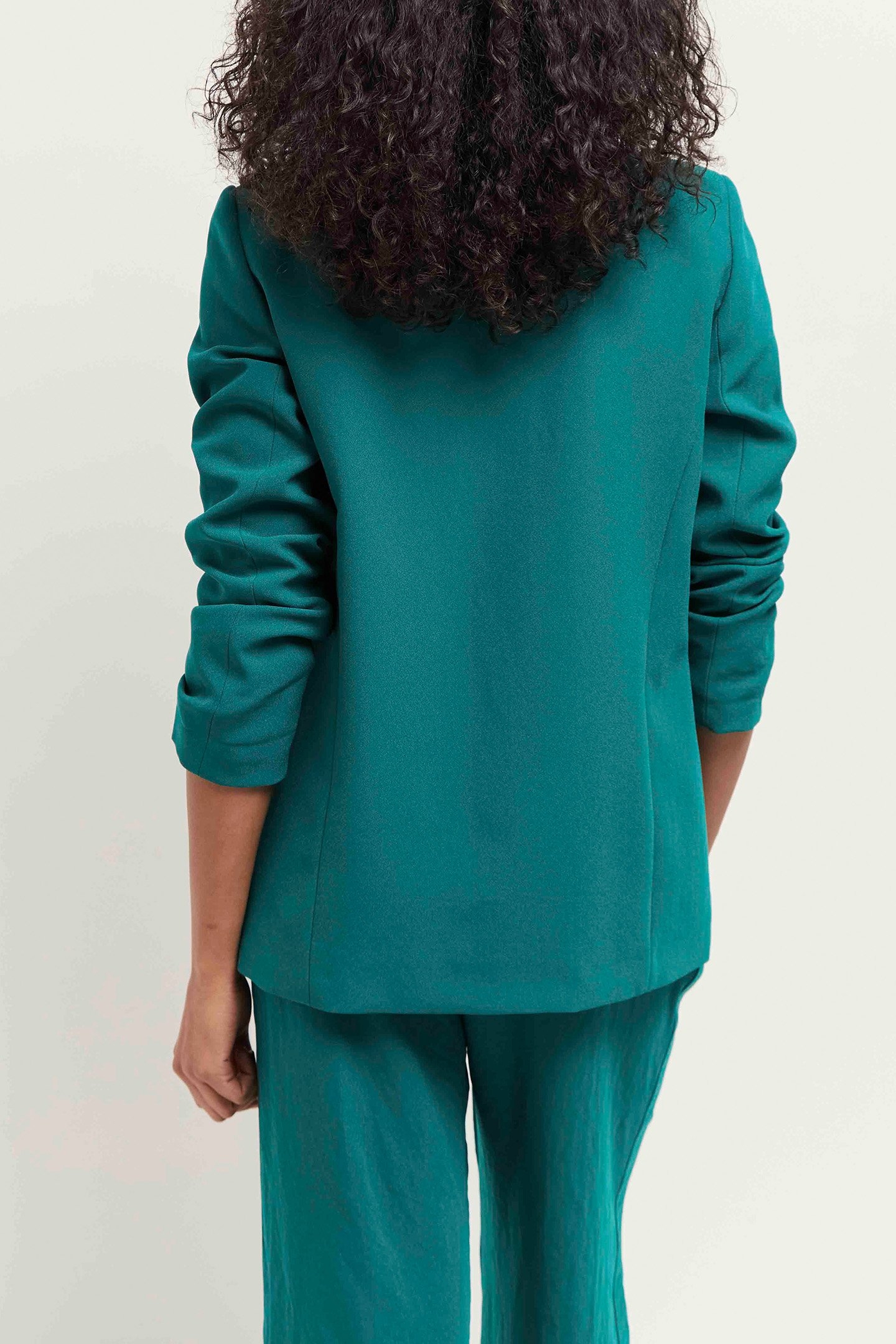 VARA - JUNGLE GREEN SUIT JACKET IN RECYCLED POLYESTER GREEN 2