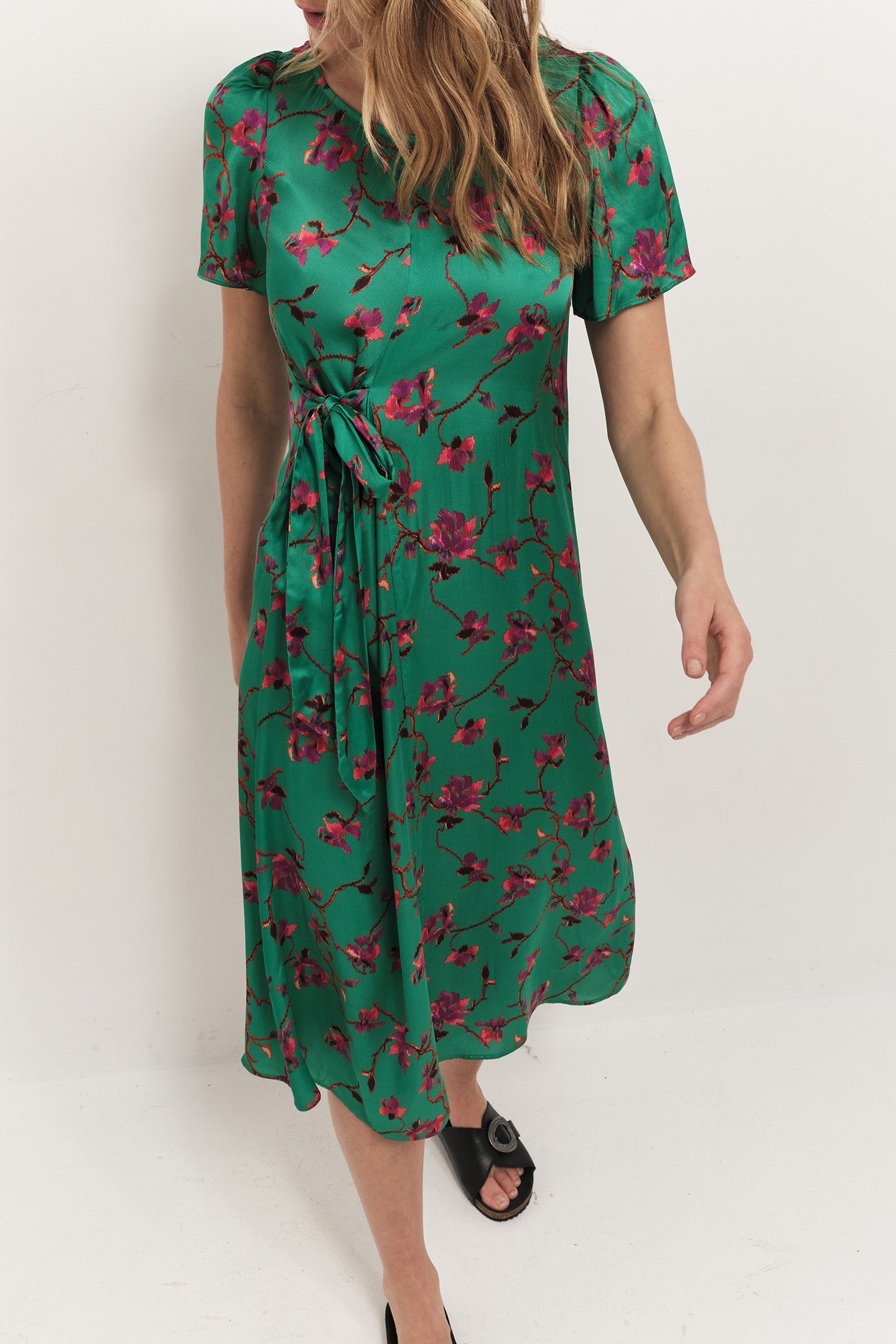 RISSA - GREEN GRASS LENZING™ ECOVERO™ PARTY FLOWER PRINT MID 4