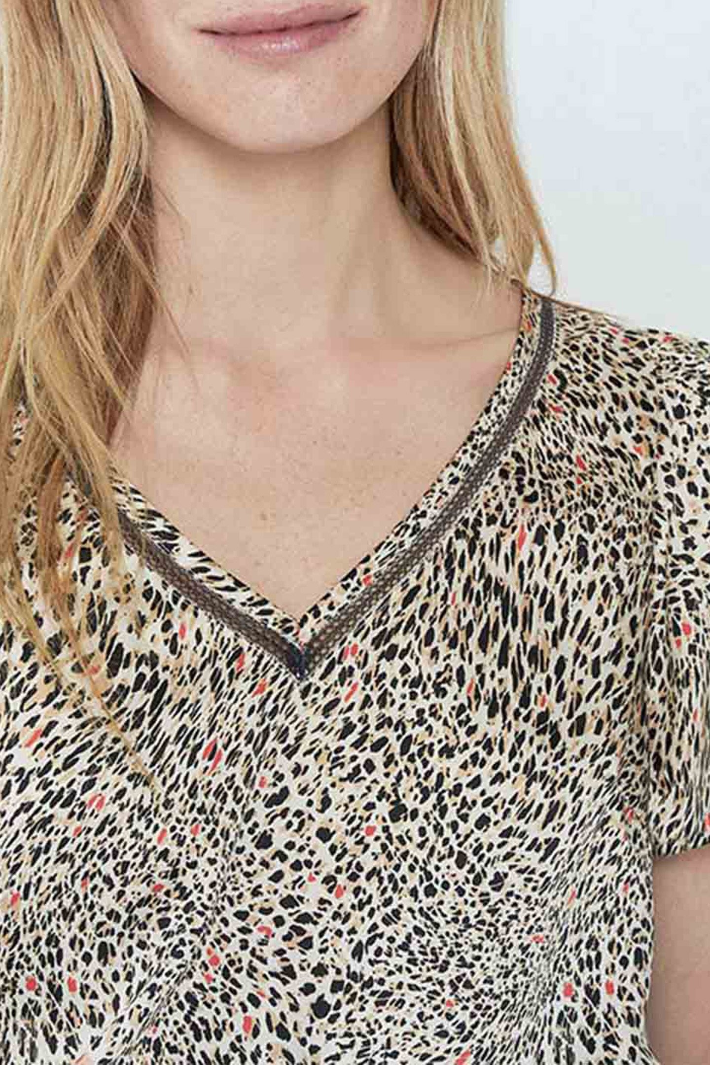 CAPA _ BEIGE TOP WITH COOL LEO PRINT IN RECYCLED POLYESTER T 5