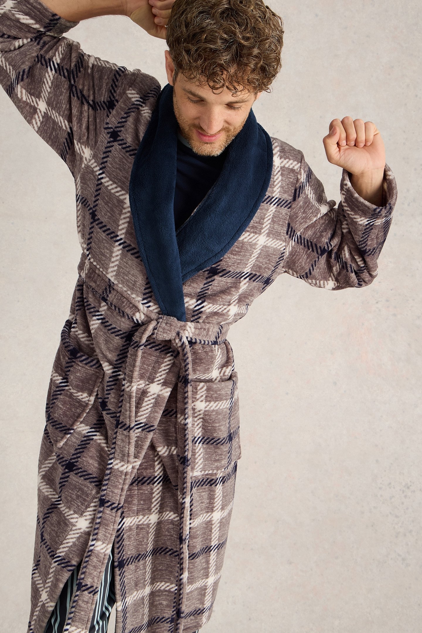 CHECKED FLEECE ROBE GREY MULTI 4