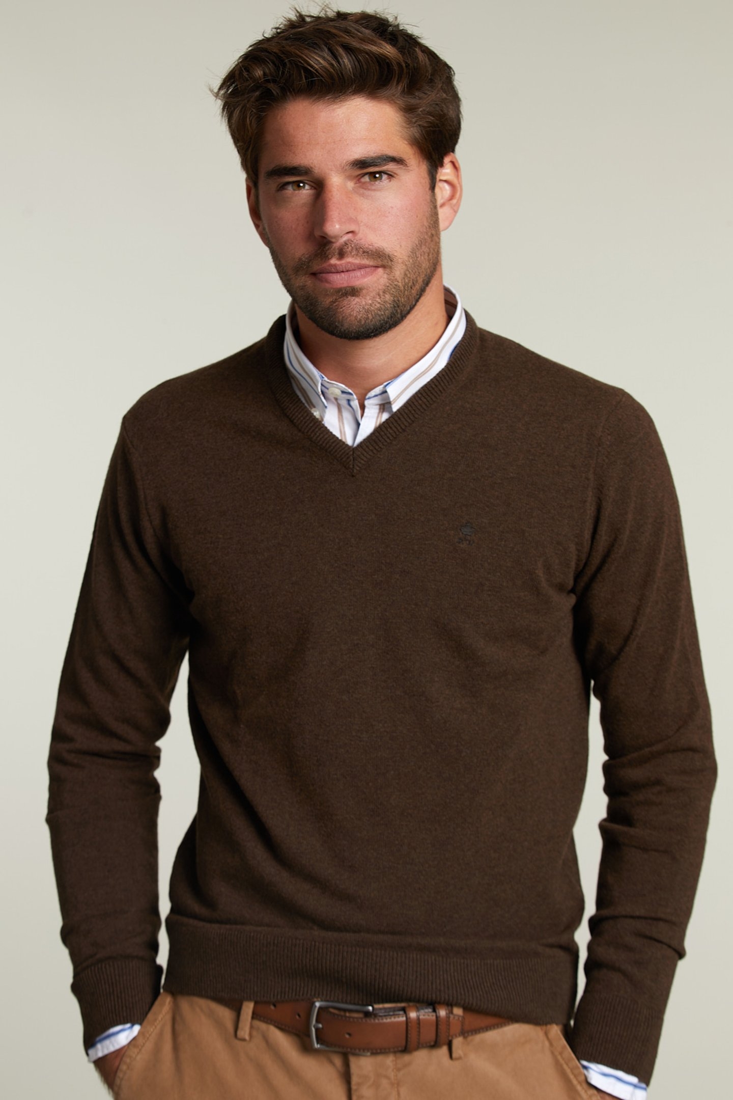 BASIC LAMBSWOOL V-NECK PULLOVER 1