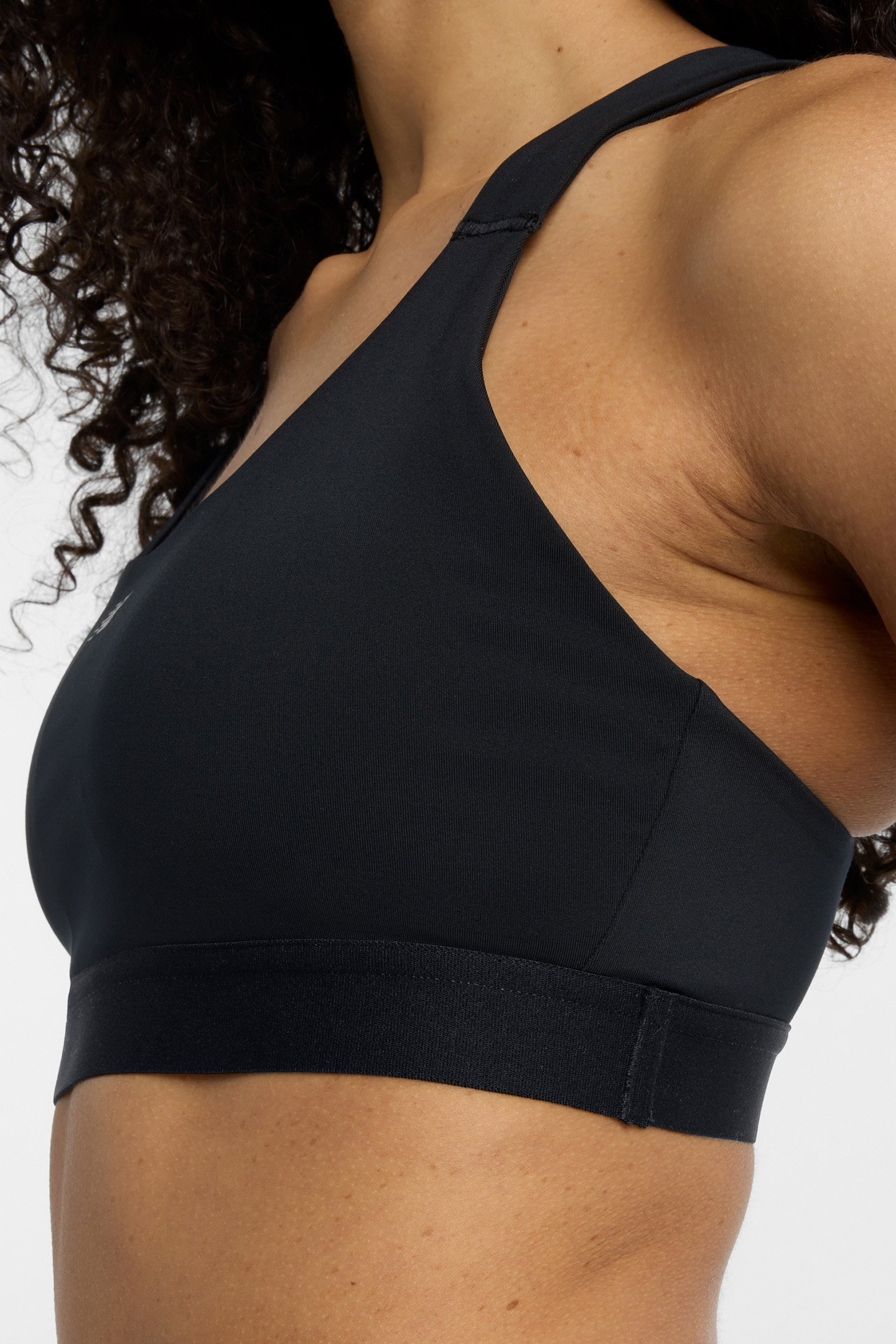 NB SPORTS BRA IN BLACK 6
