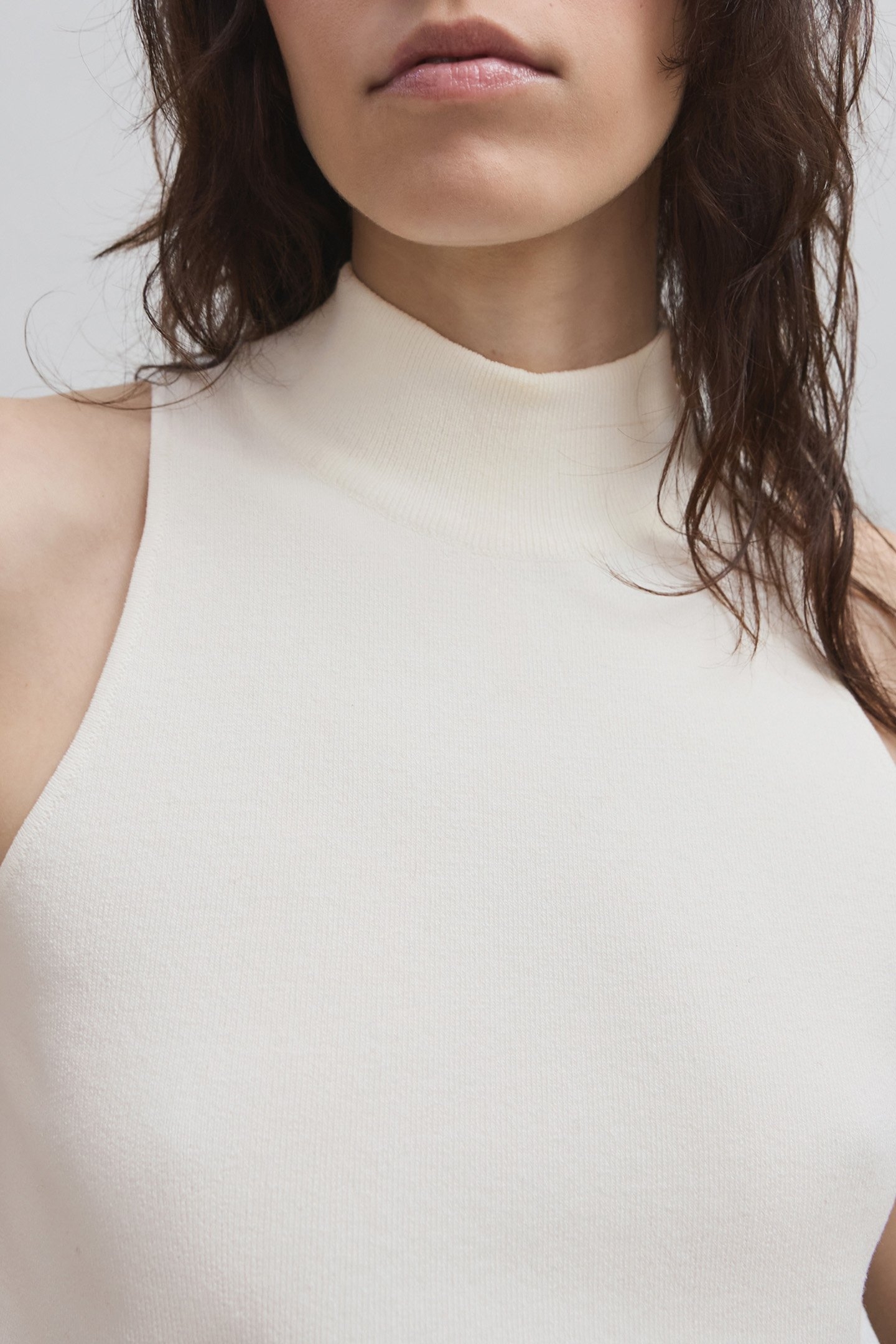 OFF-WHITE SLEEVELESS KNIT HIGH NECK SWEATER 6