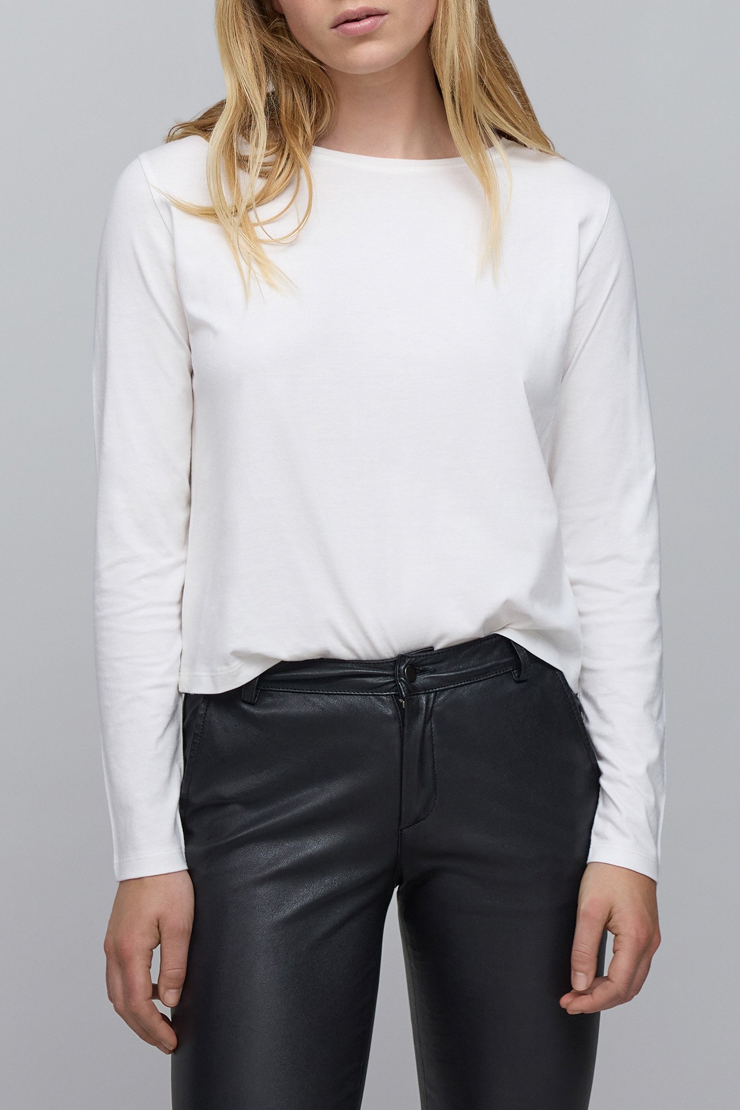 OFF-WHITE CHAIN NECK T-SHIRT 1