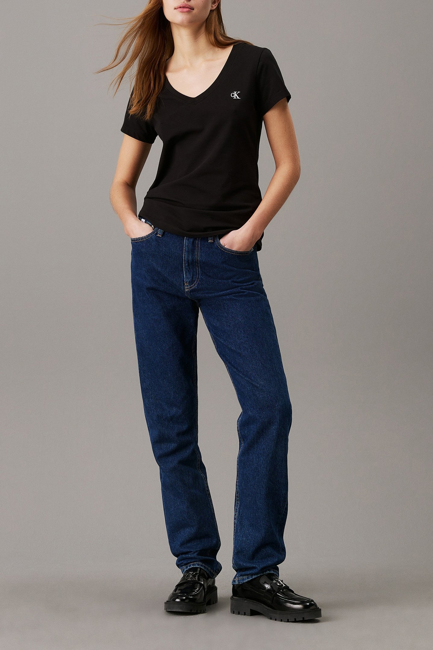 CK EMBROIDERY STANDARD FIT V-NECK T-SHIRT BLACK 3